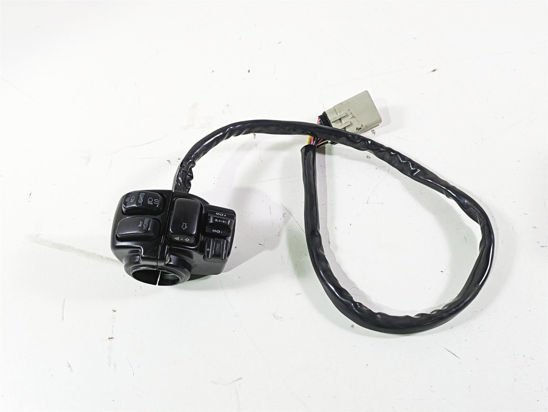 2008 Harley Touring FLHTCU E-Glide 105TH Left Hand Control Switch Audio 71682-06 {{ shop.shopifyCountryName }} - Mototech271