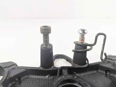 2006 Suzuki GSXR1000 K6 Upper Triple Tree Steering Clamp 51410-41G00 {{ shop.shopifyCountryName }} - Mototech271