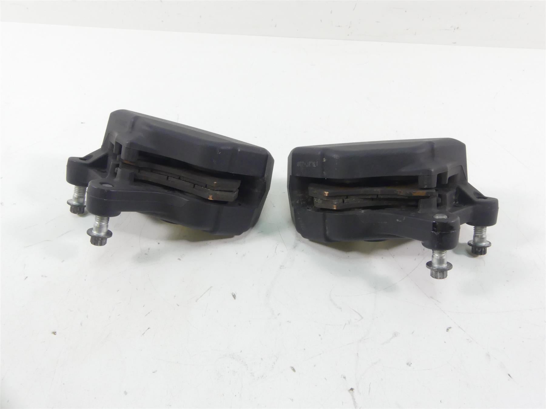 2014 Harley Touring FLHTK Electra Glide Front Brake Caliper Set 43027-08 {{ shop.shopifyCountryName }} - Mototech271