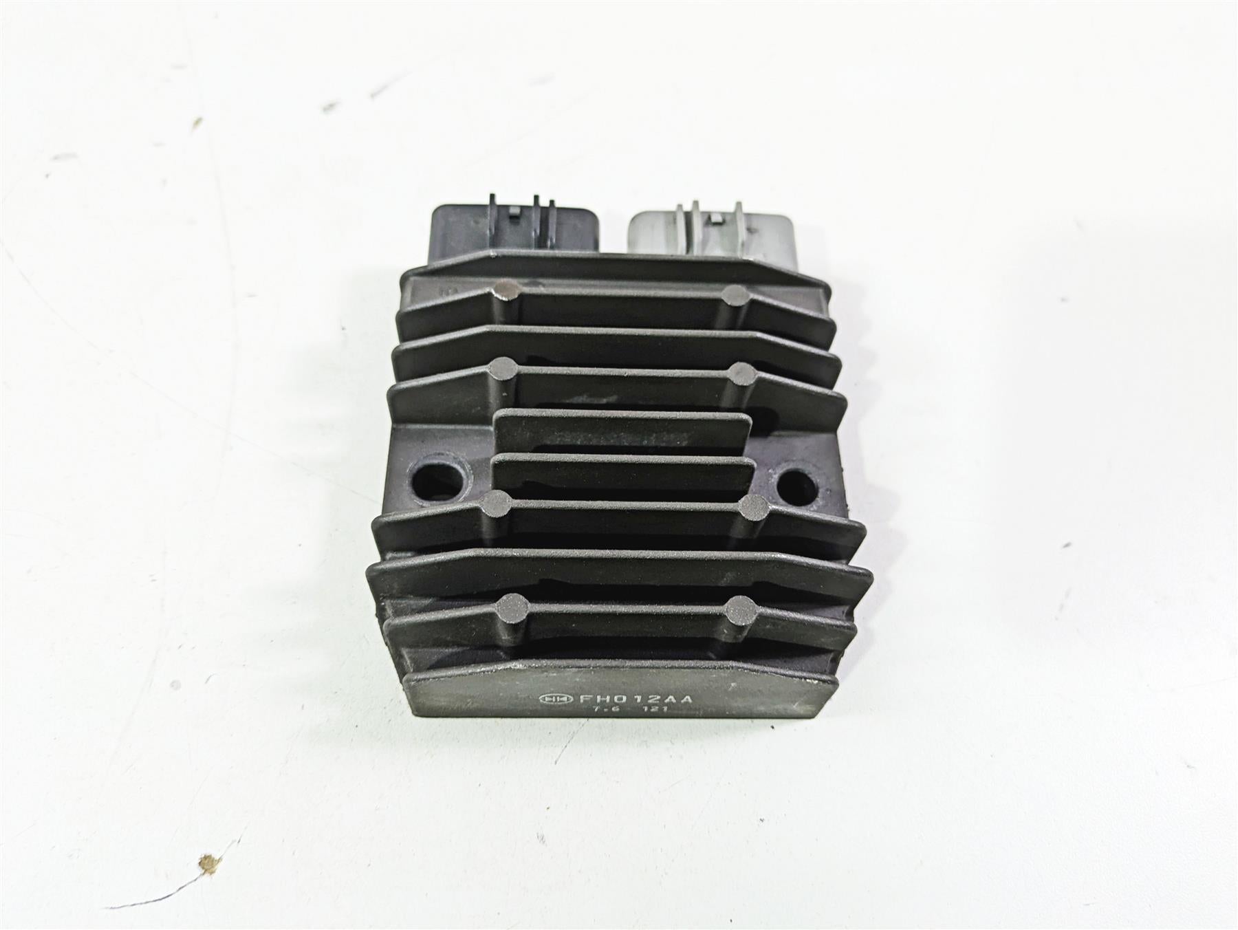 2008 Yamaha XVS1300 V-Star Tourer Rectifier Voltage Regulator 1D7-81960-01-00 {{ shop.shopifyCountryName }} - Mototech271