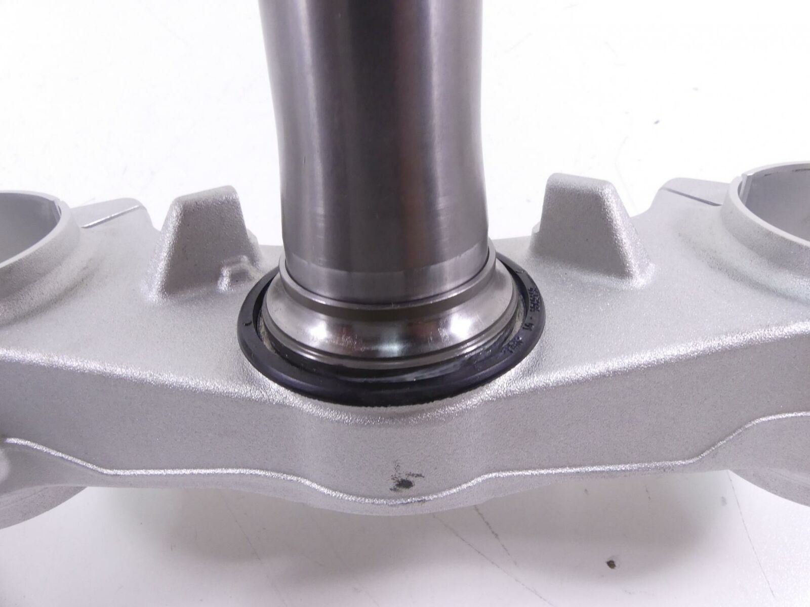2020 BMW F900 R F900R K83 Lower Triple Tree Steering Clamp Yoke 8404206 {{ shop.shopifyCountryName }} - Mototech271