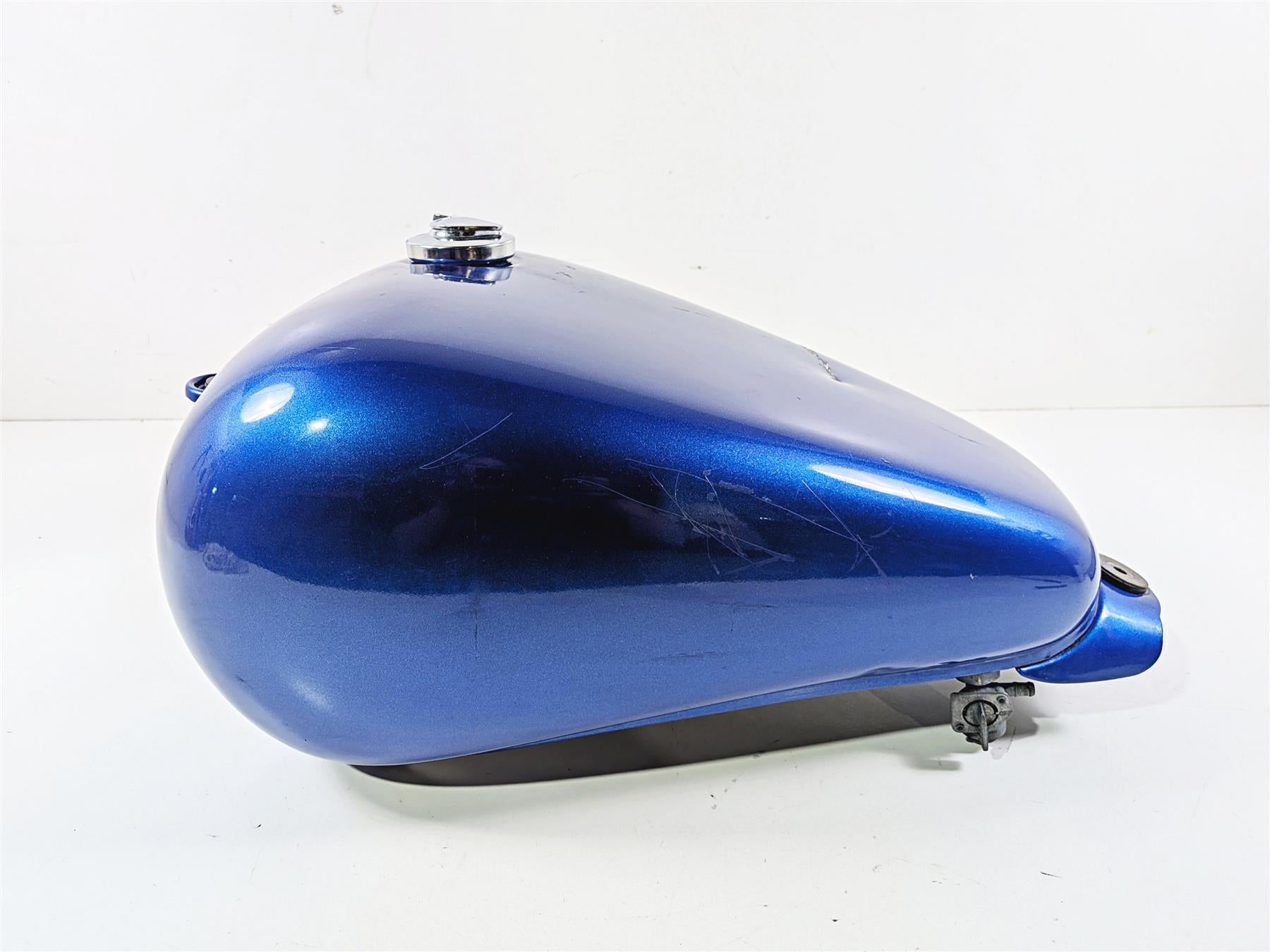 1996 Honda VT1100 C Shadow Fuel Gas Petrol Tank READ 17520-MAA-840 {{ shop.shopifyCountryName }} - Mototech271