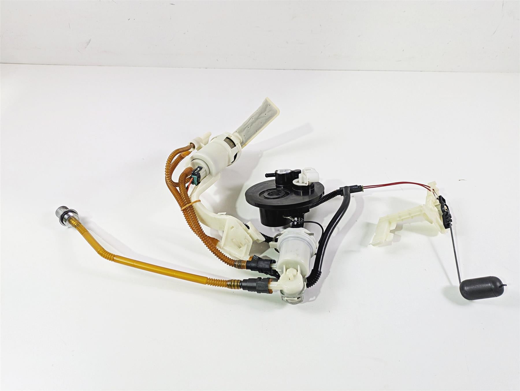 2016 Harley Touring FLHR Road King  Fuel Gas Petrol Pump - Tested 75076-08B
