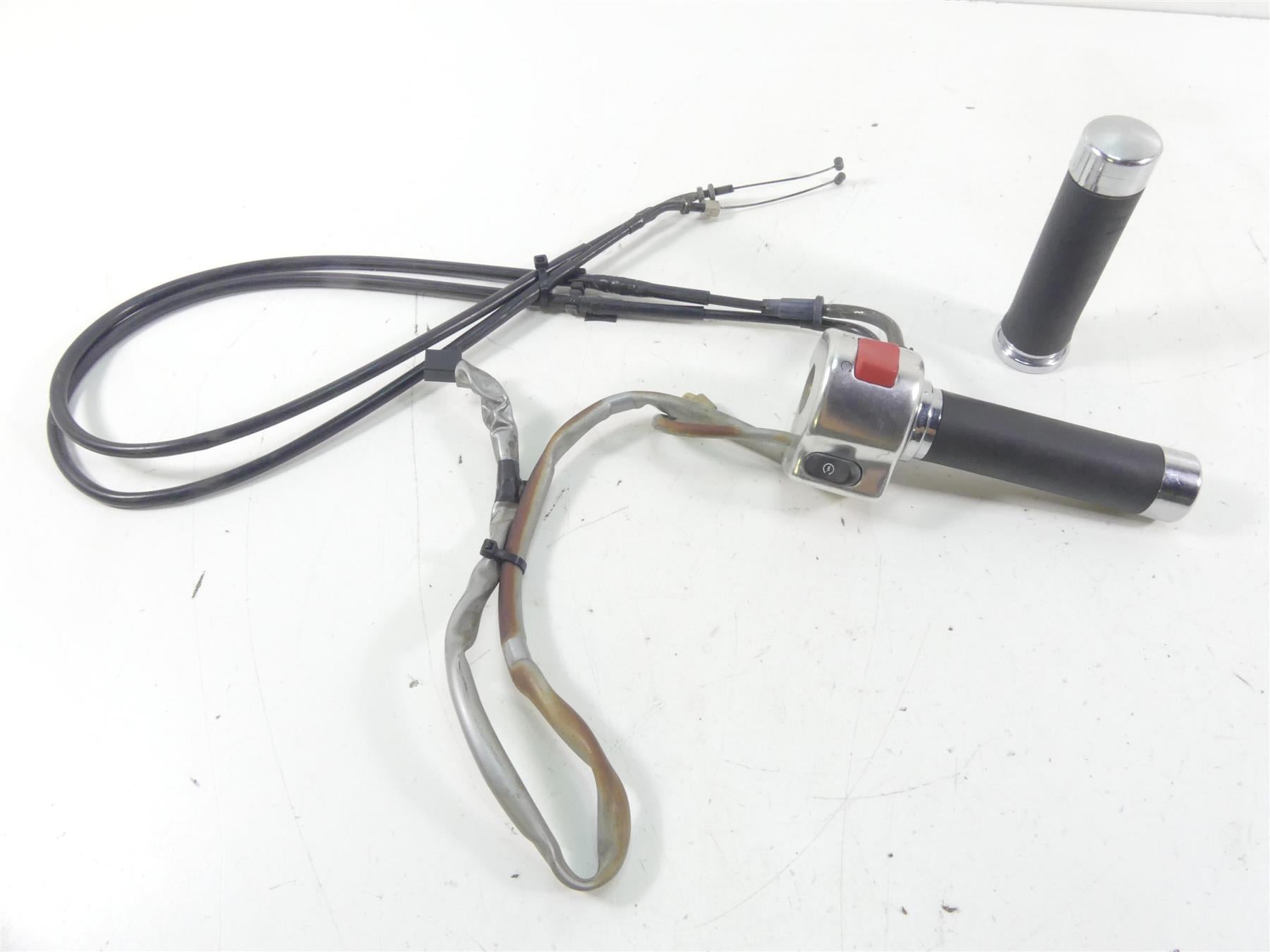 2001 Yamaha XV1600 Road Star Right Hand Start Stop Control Switch 4WM-83975-01 {{ shop.shopifyCountryName }} - Mototech271