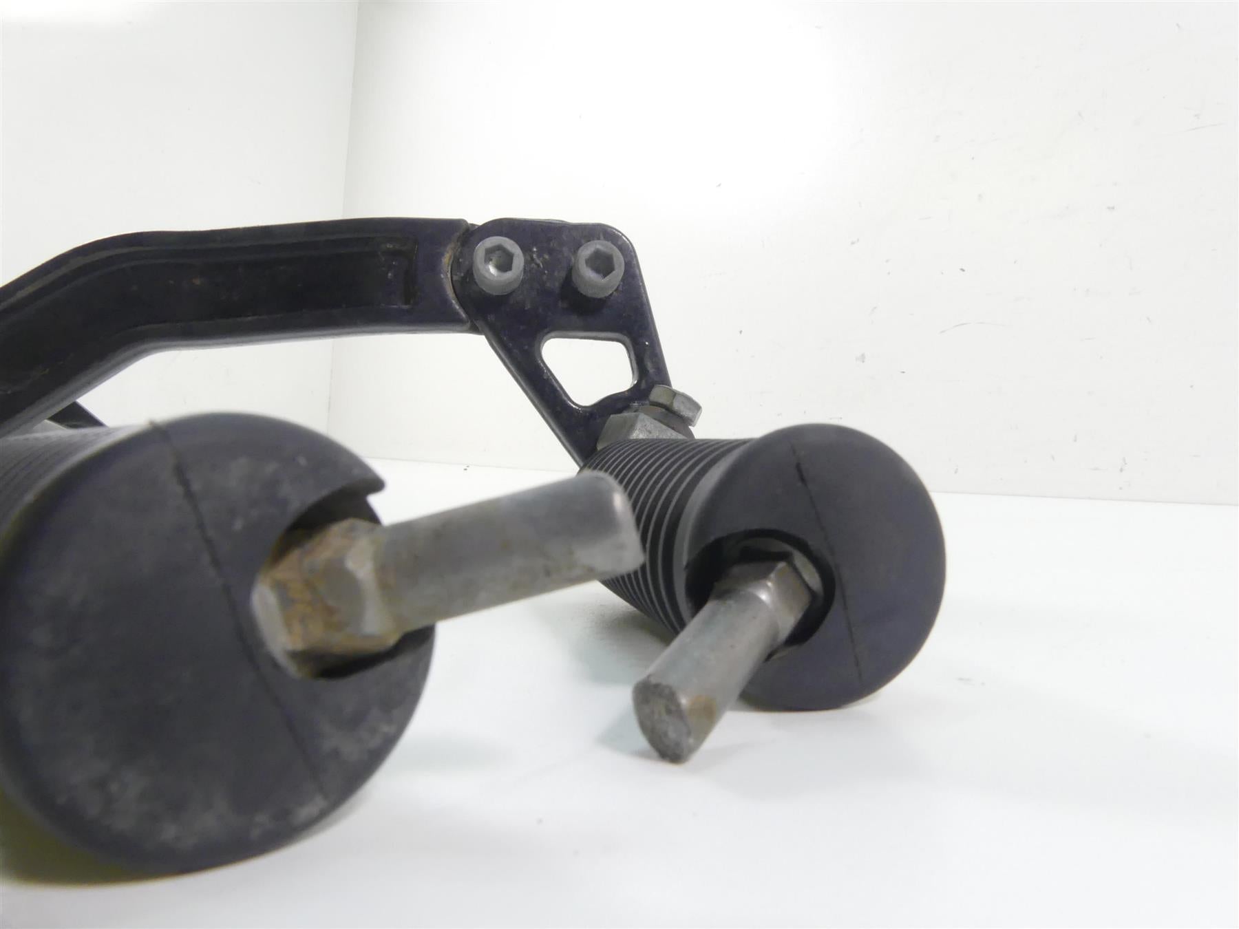 1999 Harley Dyna FXDS Convertible Rear Passenger Foot Peg Set + Mounts 52740-94A {{ shop.shopifyCountryName }} - Mototech271