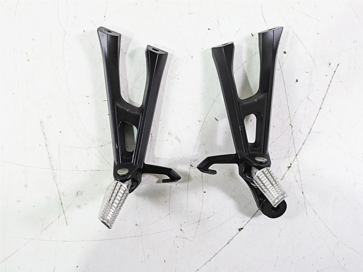 2016 Suzuki GSXR1000 Rear Passenger Foot Peg Set 43600-47H40 43611-37H10 {{ shop.shopifyCountryName }} - Mototech271