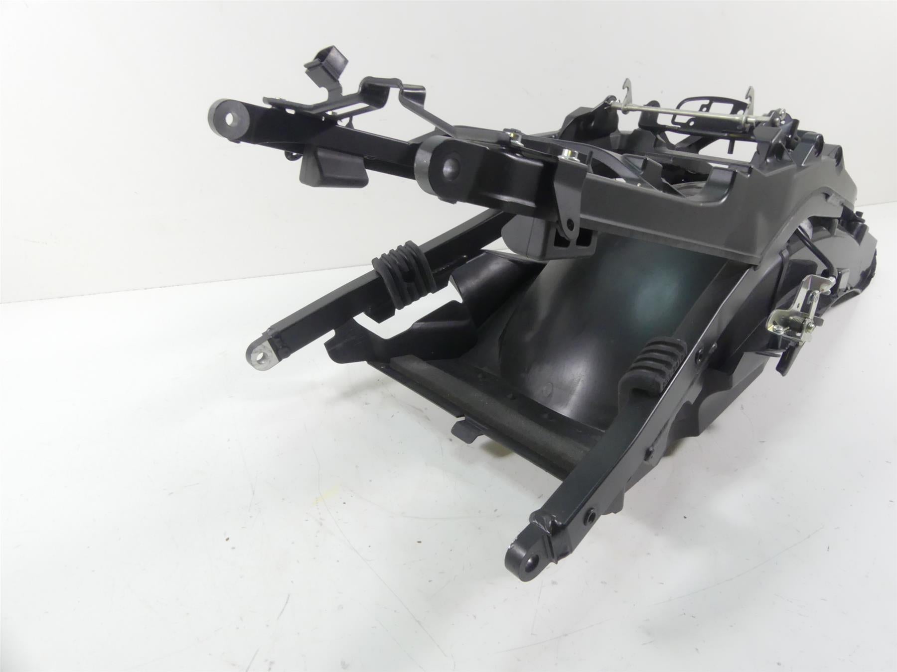 2013 Yamaha VMX17 V-Max 1700 Rear Subframe + Inner Fender 2S3-21190-00-00 {{ shop.shopifyCountryName }} - Mototech271