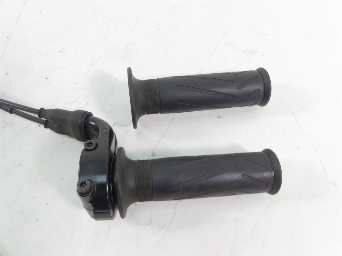 2013 Yamaha VMX17 V-Max 1700 Throttle Cable Grip Grab Set 4YR-26240-02-00 {{ shop.shopifyCountryName }} - Mototech271