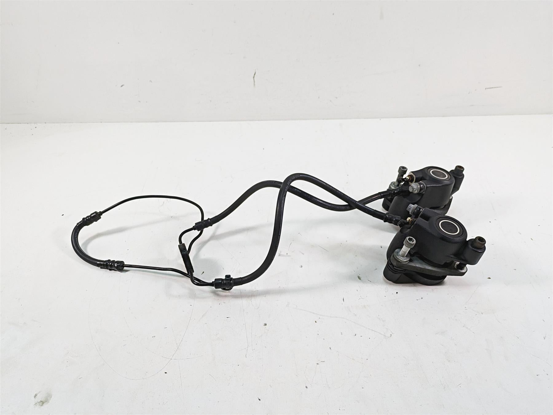 1999 Harley Dyna FXDL Low Rider Front Brake Caliper & Line Set 44023-83 44046-84 {{ shop.shopifyCountryName }} - Mototech271