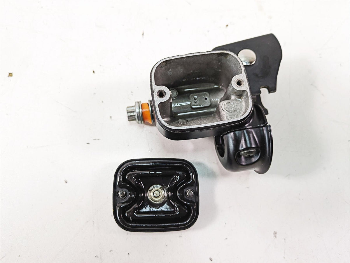2013 Harley Softail FLSTC Heritage Classic Front Master Cylinder 9/16 45029-11D {{ shop.shopifyCountryName }} - Mototech271