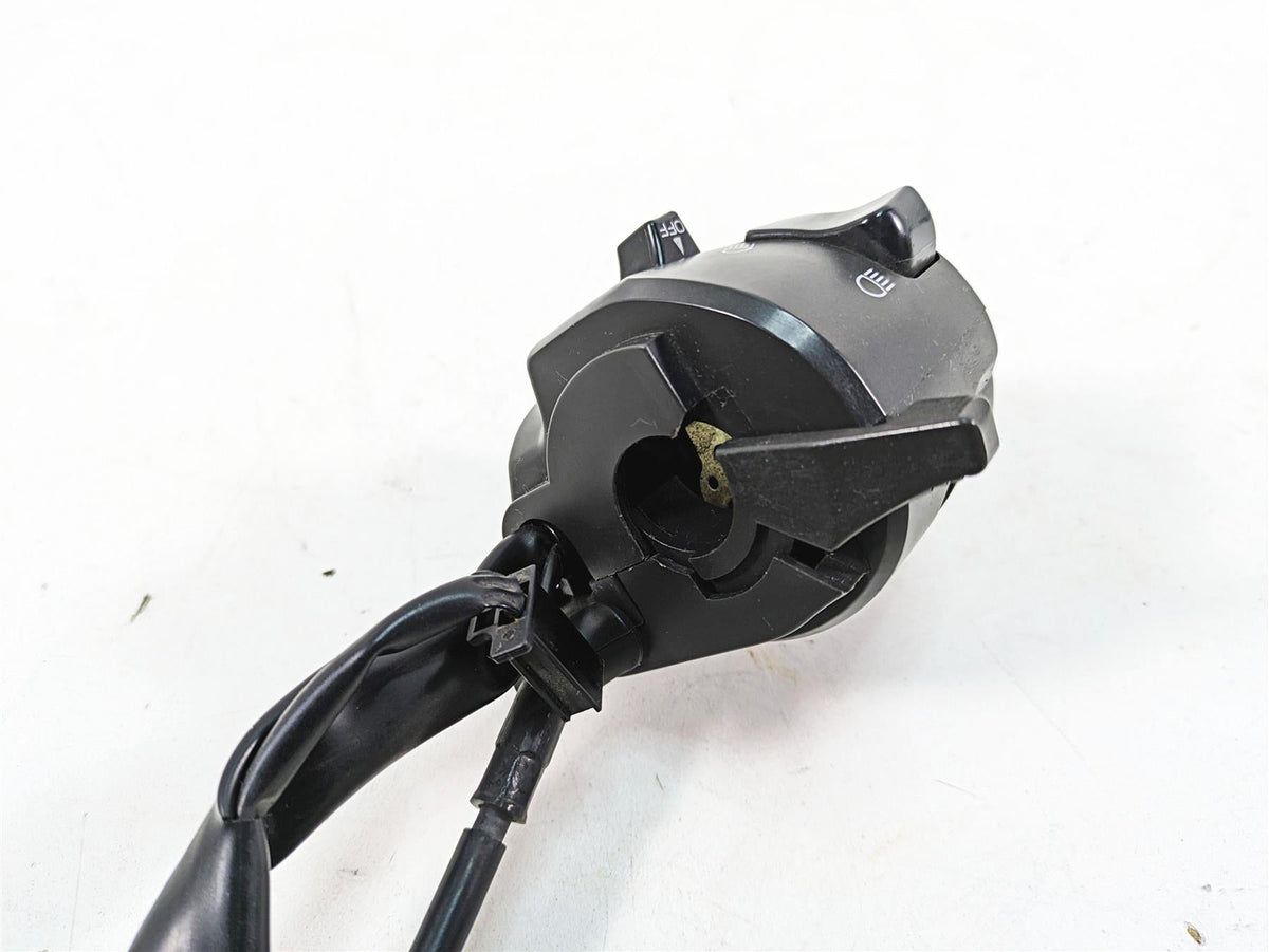 2002 Yamaha FZ1 FZS1000 Fazer Left Hand Blinker Control Switch 5LV-83973-00-00 {{ shop.shopifyCountryName }} - Mototech271