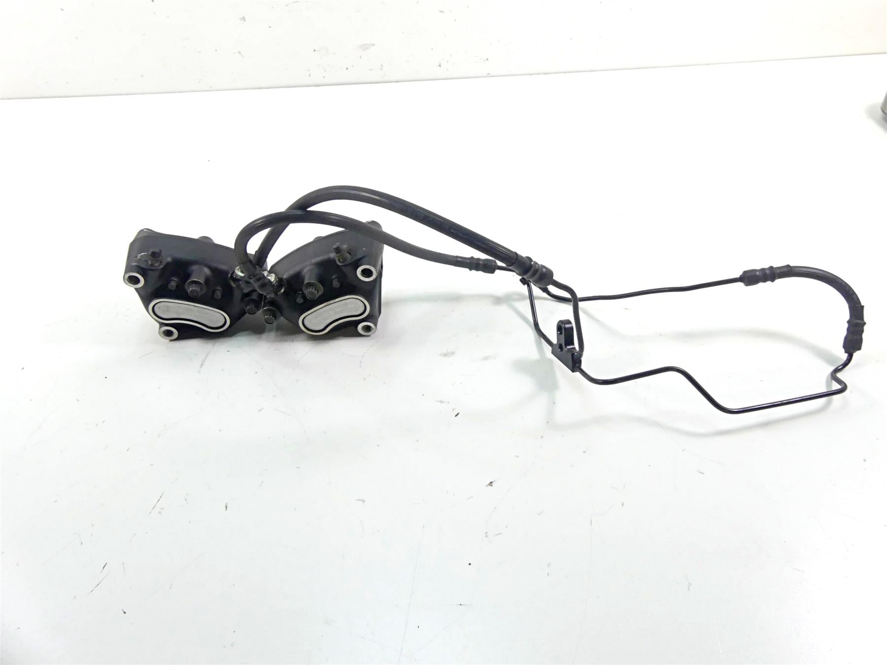 2007 Harley Touring FLHRC Road King Front Brake Caliper Set 44023-00C 44046-00D {{ shop.shopifyCountryName }} - Mototech271