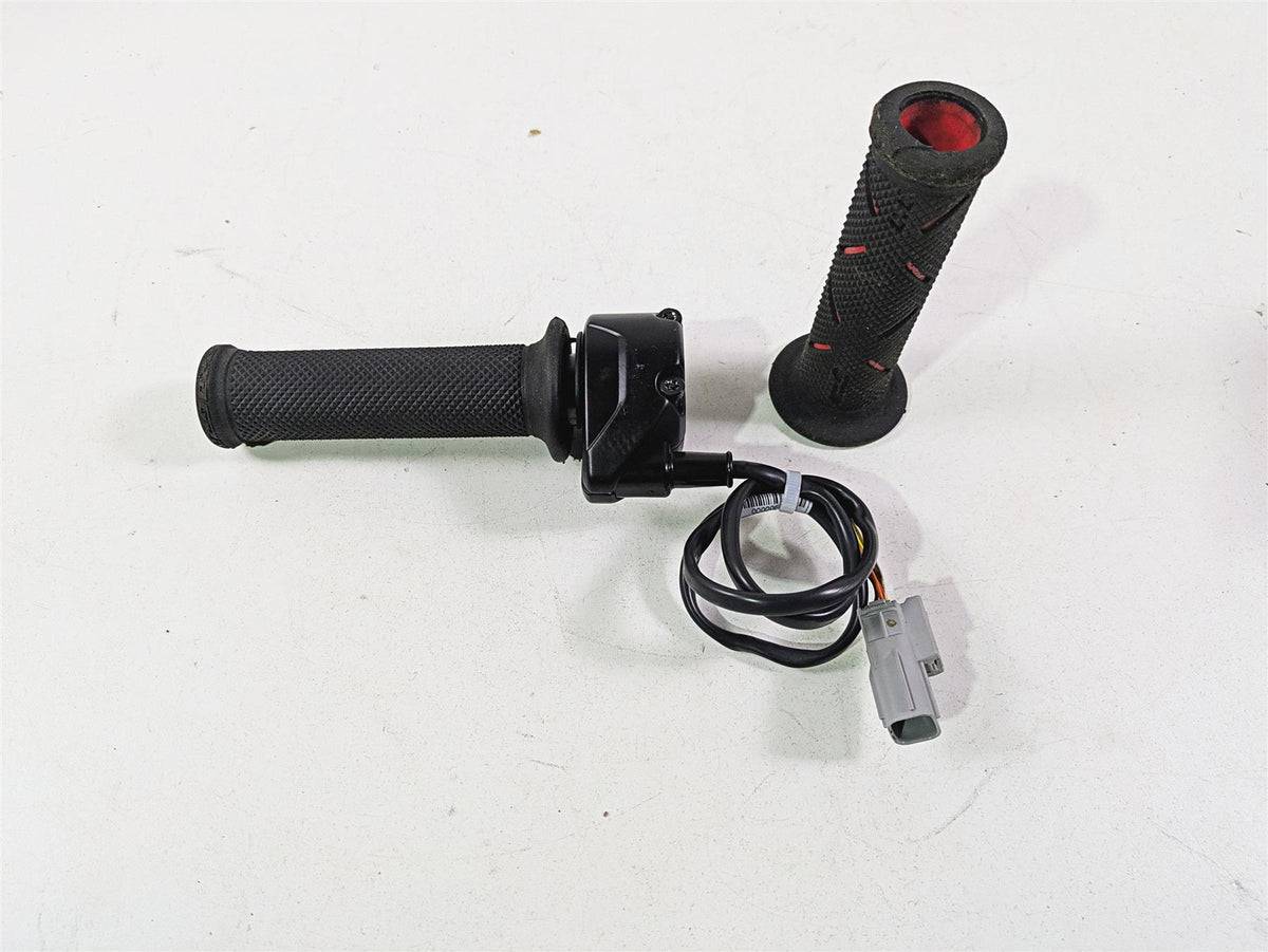 2013 Ducati Hypermotard 821 SP Ride By Wire Throttle Grip Set 66020034E {{ shop.shopifyCountryName }} - Mototech271