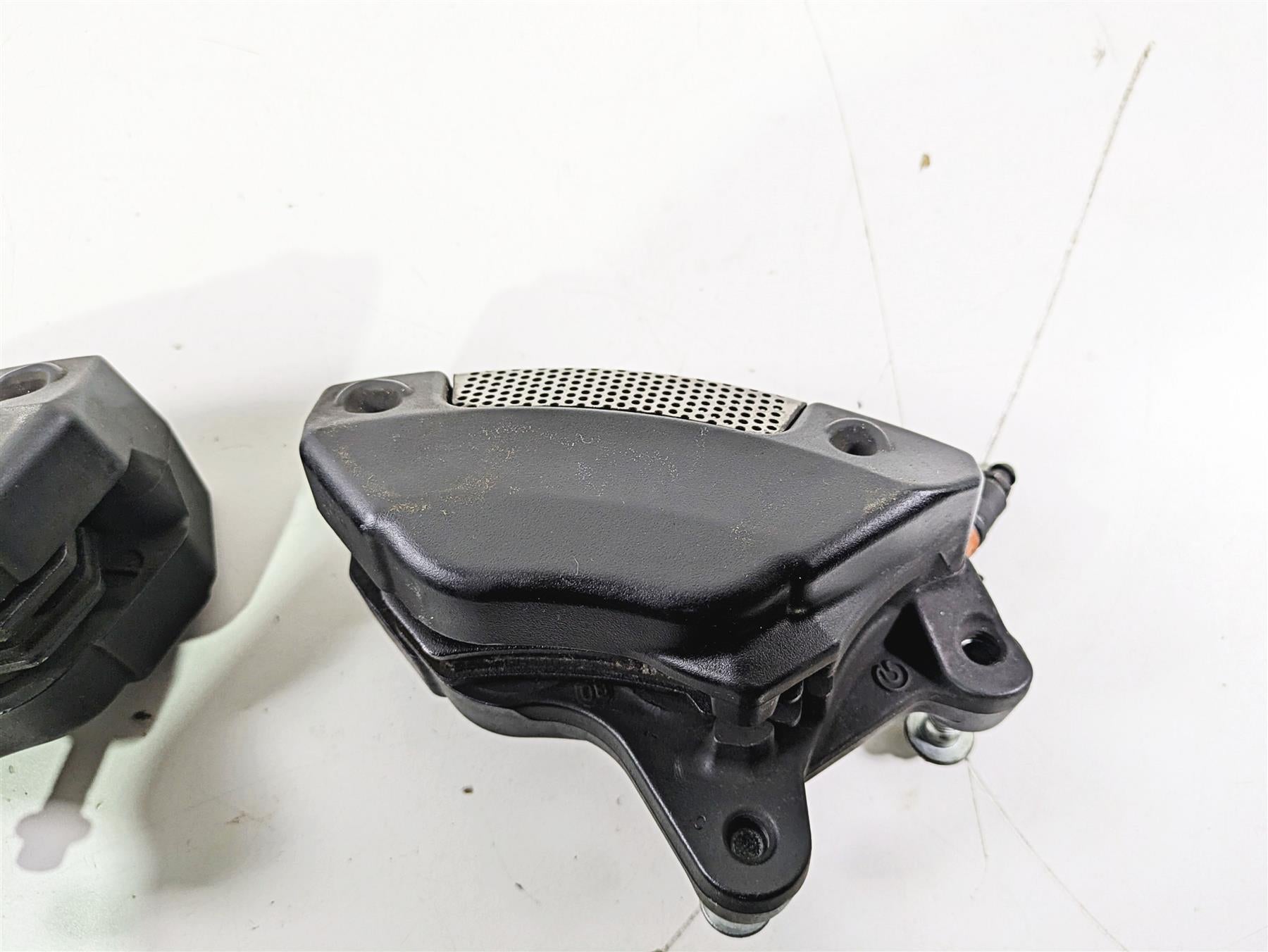 2008 Harley Touring FLHTP Electra Glide Brembo Front Brake Caliper Set 43027-08 {{ shop.shopifyCountryName }} - Mototech271