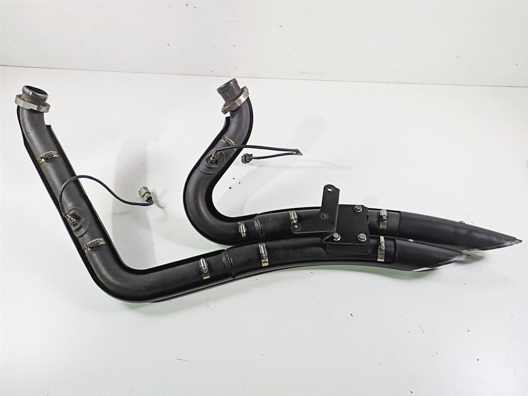 2014 Harley FXDF Dyna Fat Bob Vance Hines Big Radius 2-2 Exhaust System 46071 {{ shop.shopifyCountryName }} - Mototech271