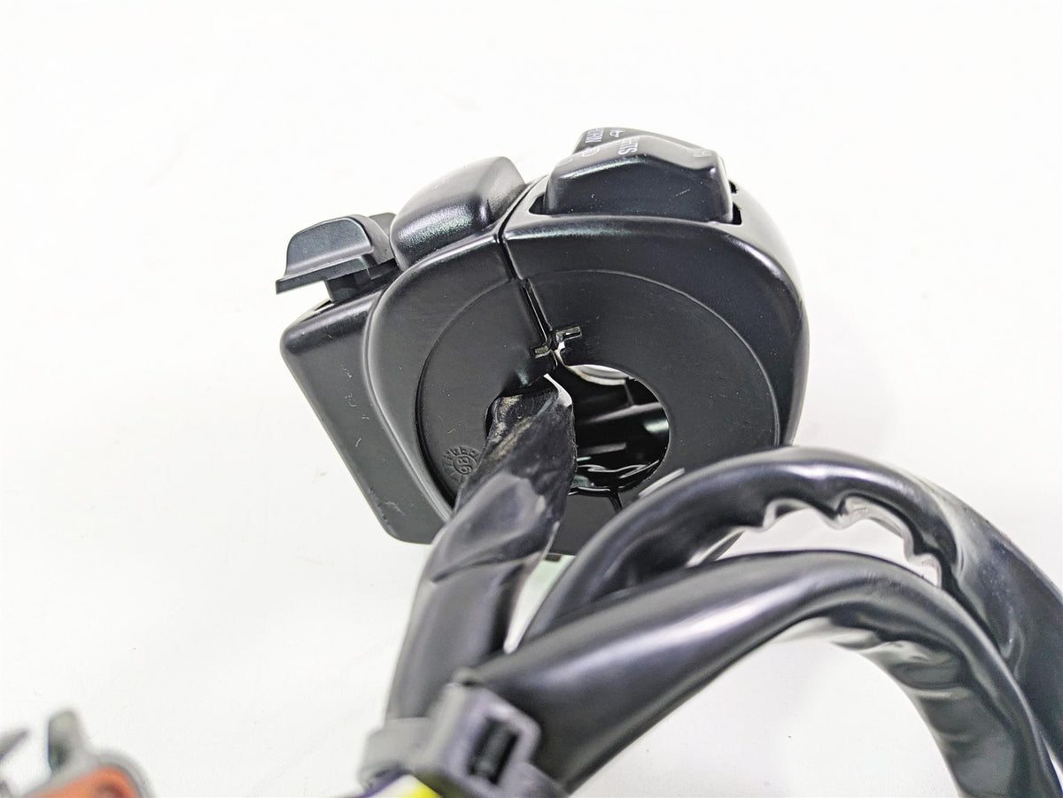 1999 Harley Touring FLHTCUI E-Glide Left Hand Control Switch Audio 71682-06A {{ shop.shopifyCountryName }} - Mototech271