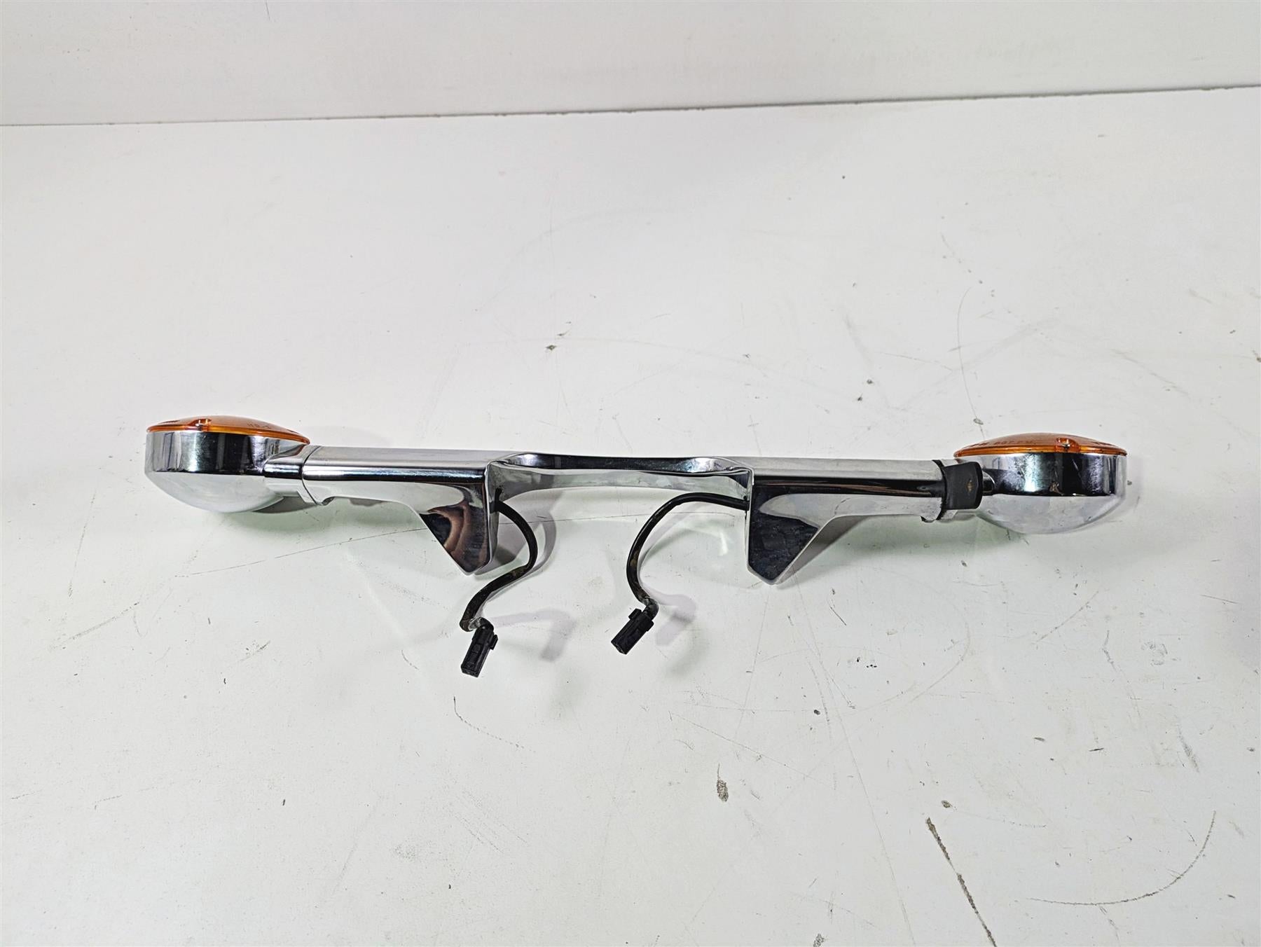 2008 Harley Touring FLHTP Electra Glide Rear Turn Signal Blinker Bar 68510-74C {{ shop.shopifyCountryName }} - Mototech271