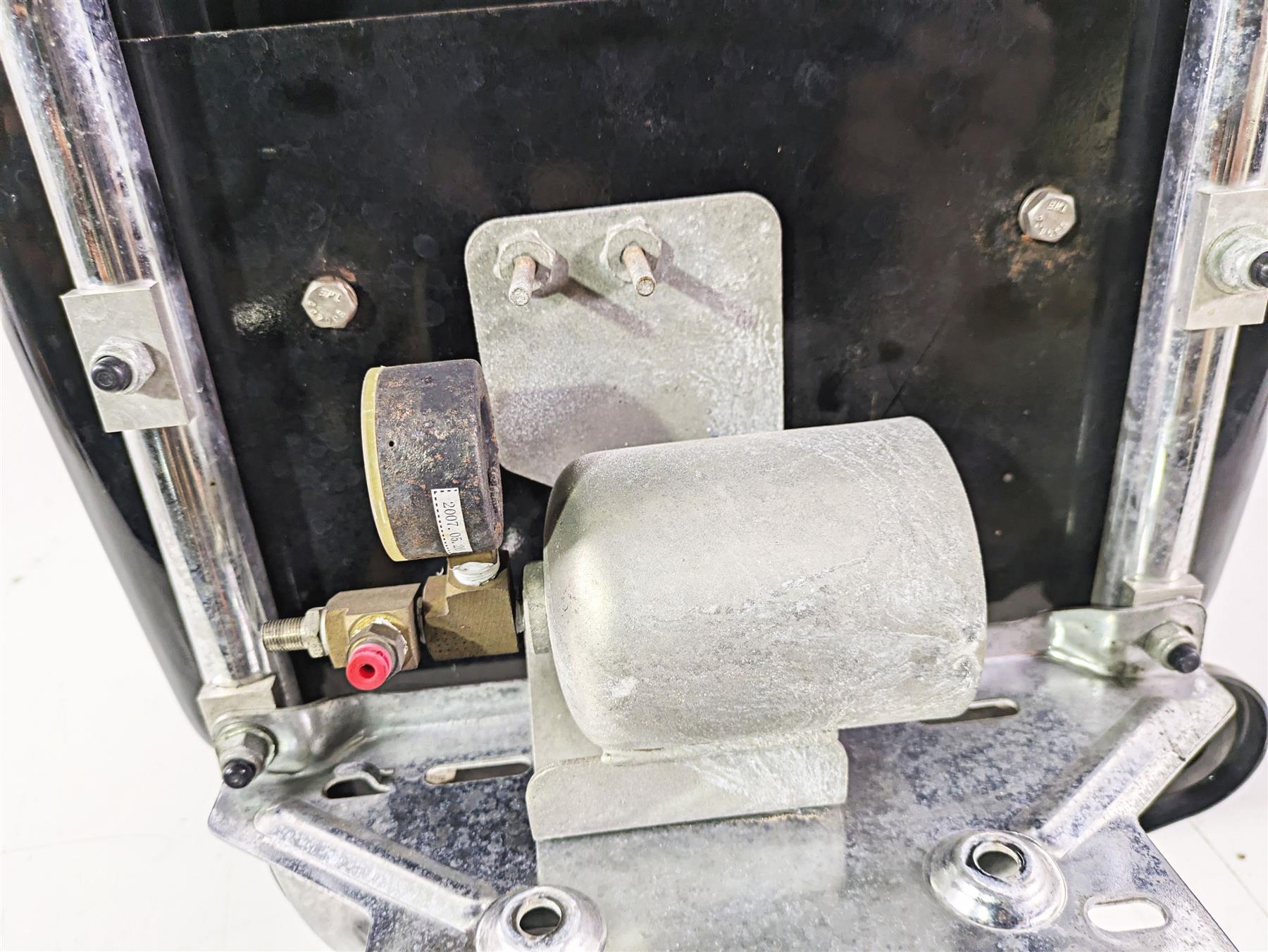 2008 Harley Touring FLHTP Electra Glide Trunk + Air Pump & Mounts Set 53801-98 {{ shop.shopifyCountryName }} - Mototech271