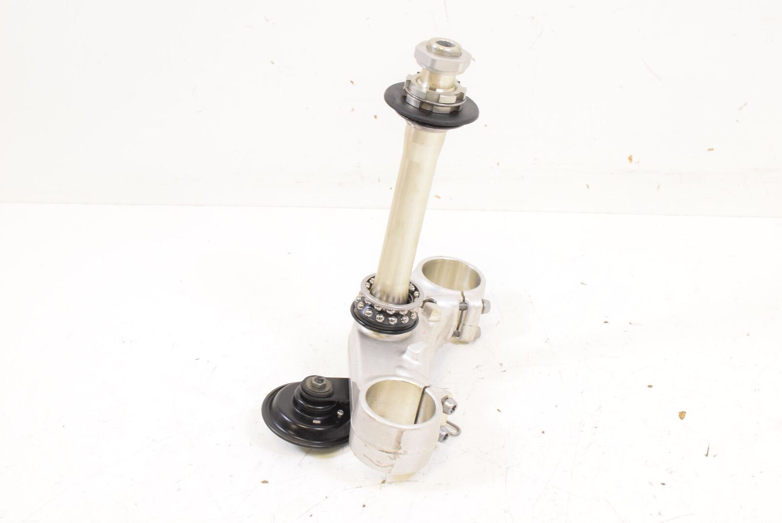 2012 Triumph Daytona 675 41mm Lower Triple Tree Steering Yoke T2044130 {{ shop.shopifyCountryName }} - Mototech271