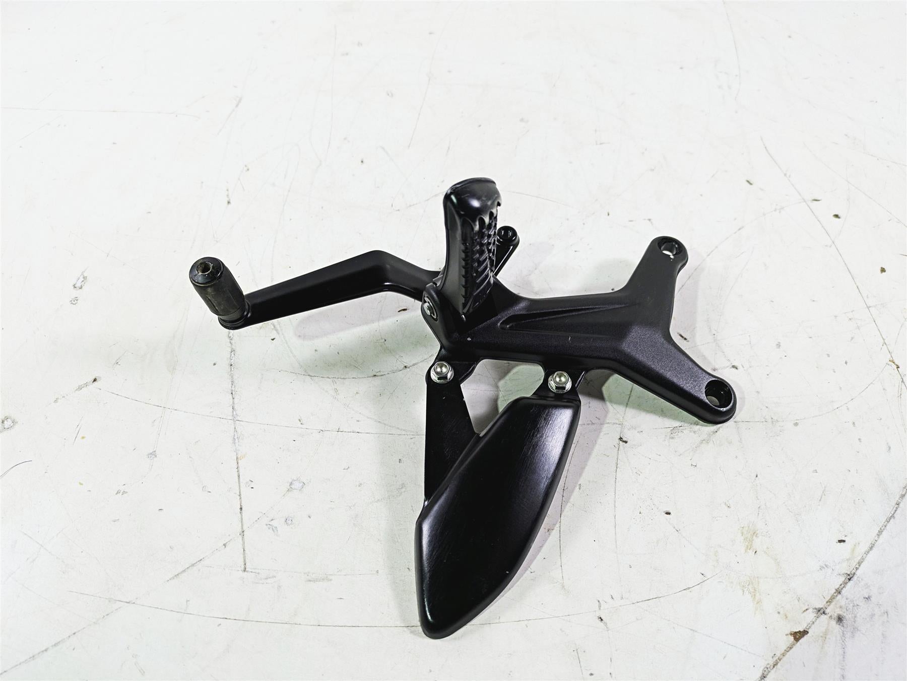 2022 MV Agusta F3 800 Rosso Left Front Footpeg & Shifter Set 80A0B7474 {{ shop.shopifyCountryName }} - Mototech271