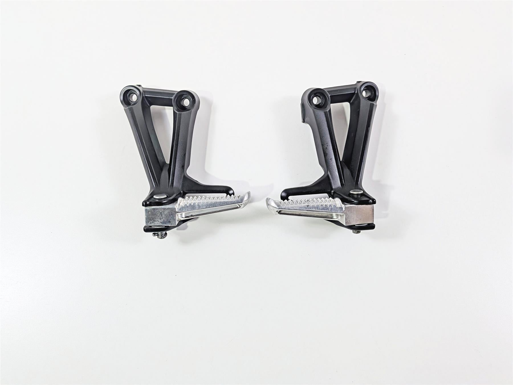 2023 Yamaha MT10 MTN1000 Rear Passenger Footpeg Rest Set 1RC-2741L-01-00 {{ shop.shopifyCountryName }} - Mototech271