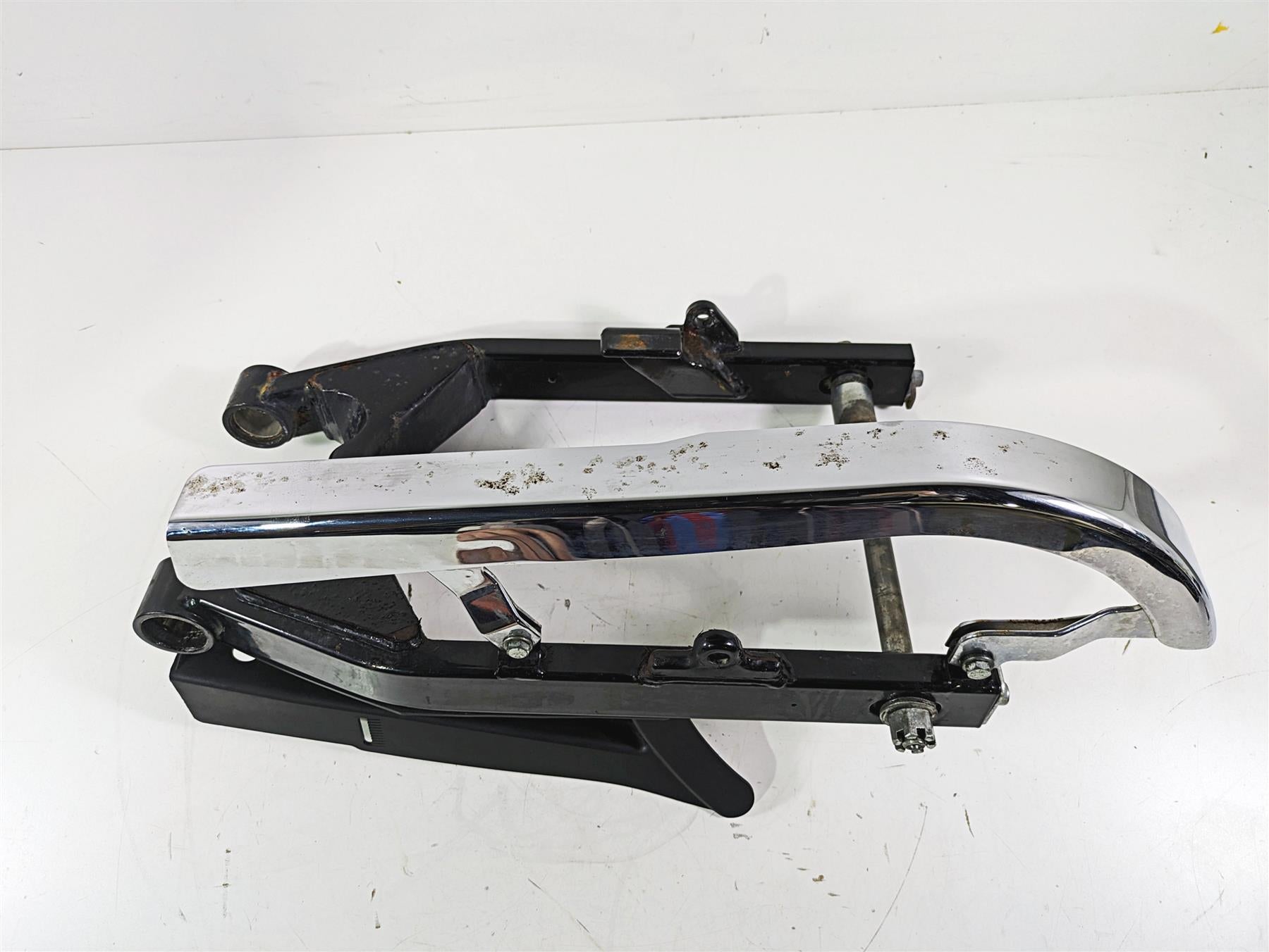 2003 Harley Dyna FXDL Low Rider 100TH Rear Swingarm & Belt Guards 47820-00A {{ shop.shopifyCountryName }} - Mototech271