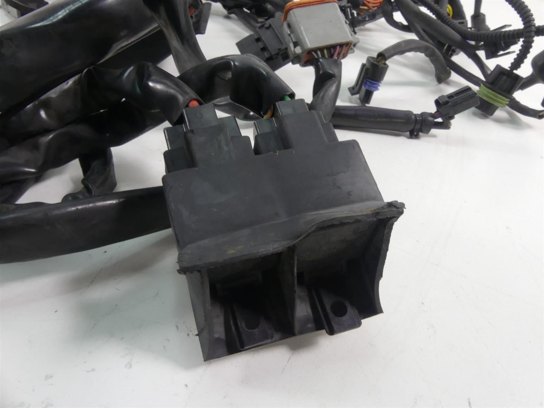 2005 Harley Touring CVO FLHTCSE Electra Glide Wiring Harness Loom 70985-04 {{ shop.shopifyCountryName }} - Mototech271