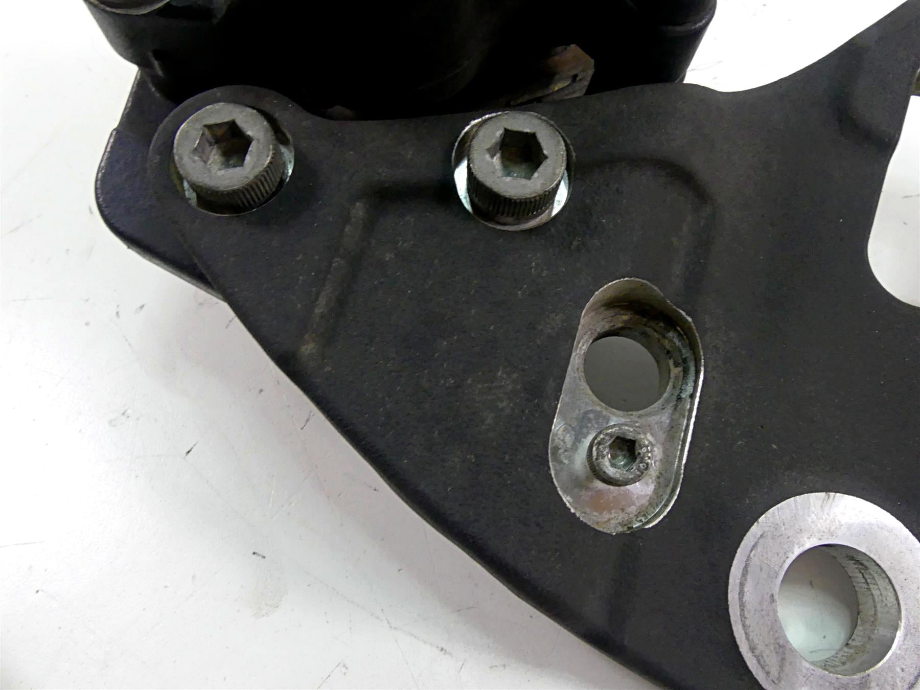 2019 Indian Chieftain Classic Rear Brake Caliper & Bracket 1912006 {{ shop.shopifyCountryName }} - Mototech271