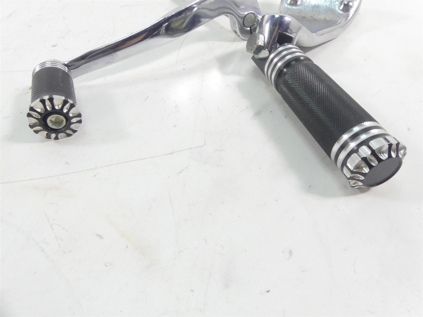 1995 Harley Dyna FXDL Low Rider Mid Front Rider Left Right Foot Peg Set 50647-82 {{ shop.shopifyCountryName }} - Mototech271