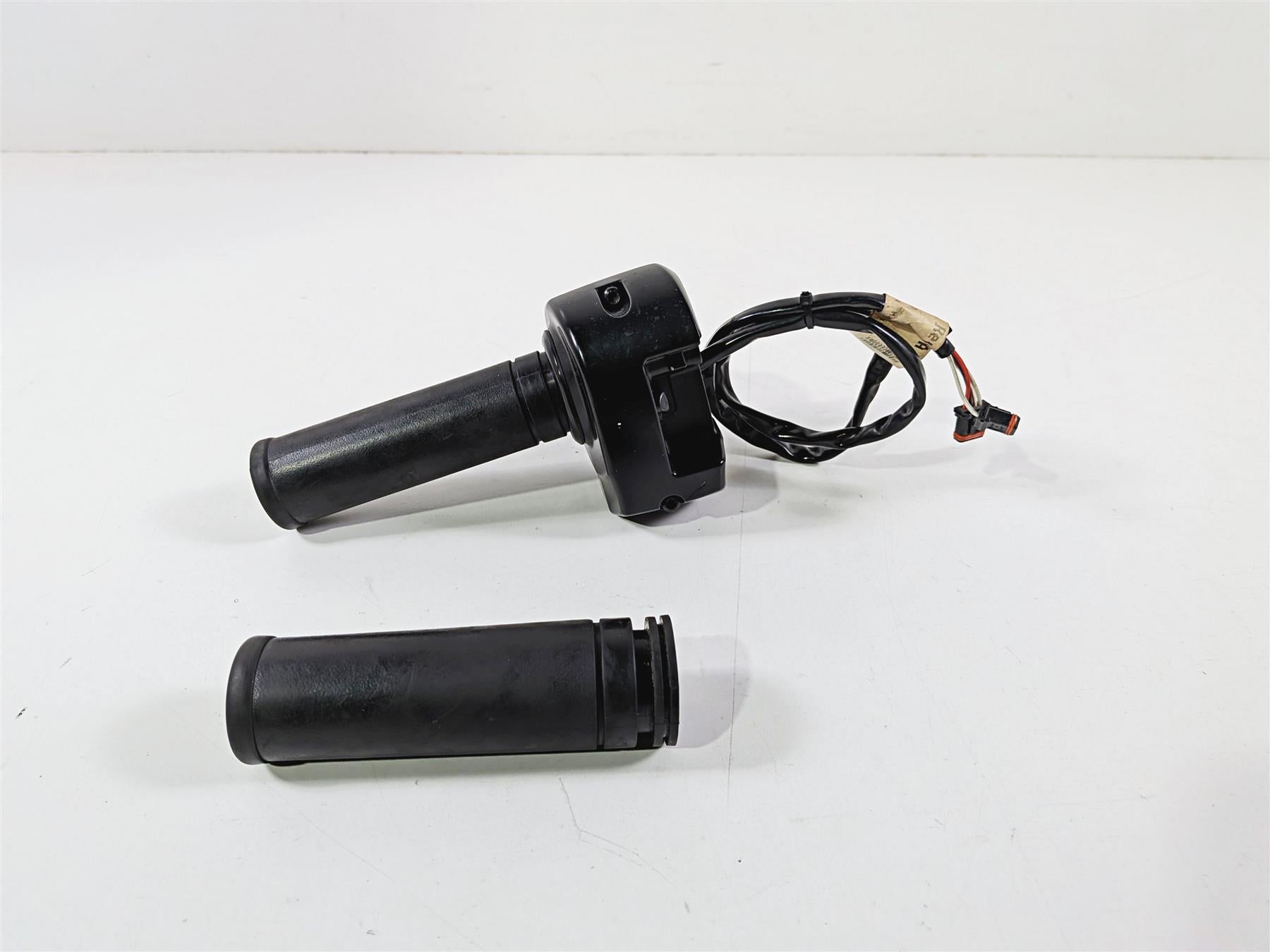 2014 Harley Touring FLHTK Electra Glide Right Hand Control Switch 71500130C-Mototech271