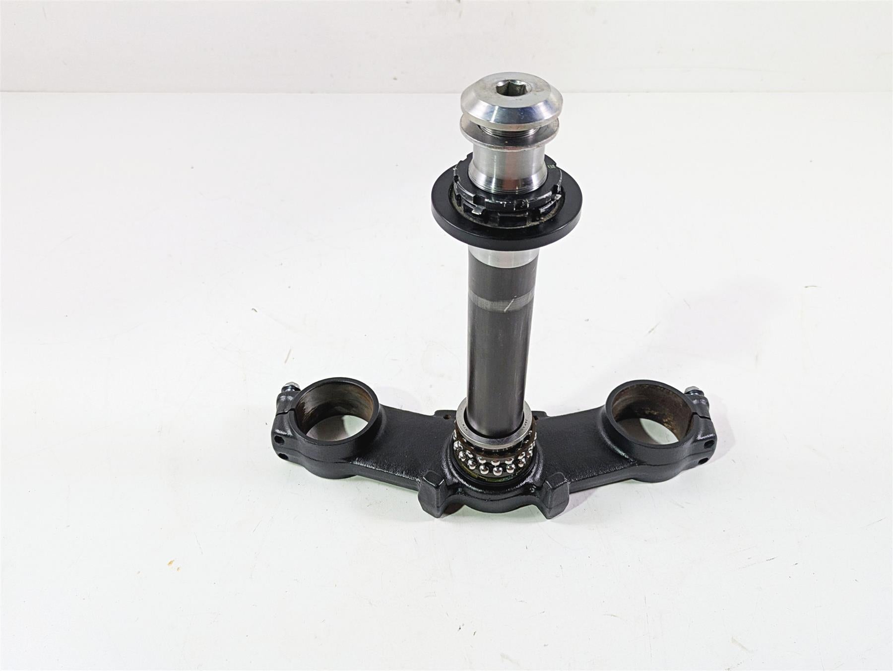 2020 Kawasaki Z900 ZR900 Lower Triple Tree Steering Clamp 44037-0167-18R {{ shop.shopifyCountryName }} - Mototech271