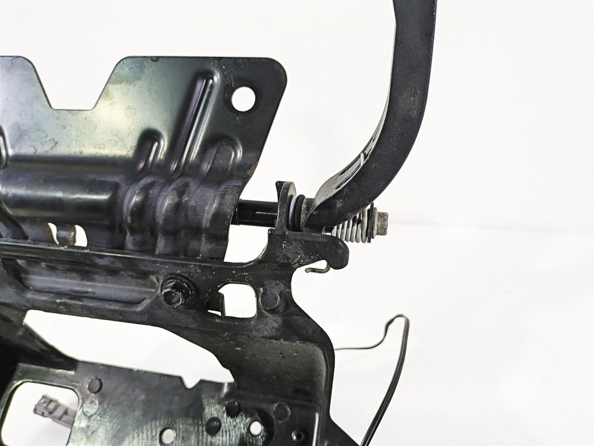 2018 Indian Chieftain Dark Horse Front Fairing Mount Holder Carrier 1020734 {{ shop.shopifyCountryName }} - Mototech271