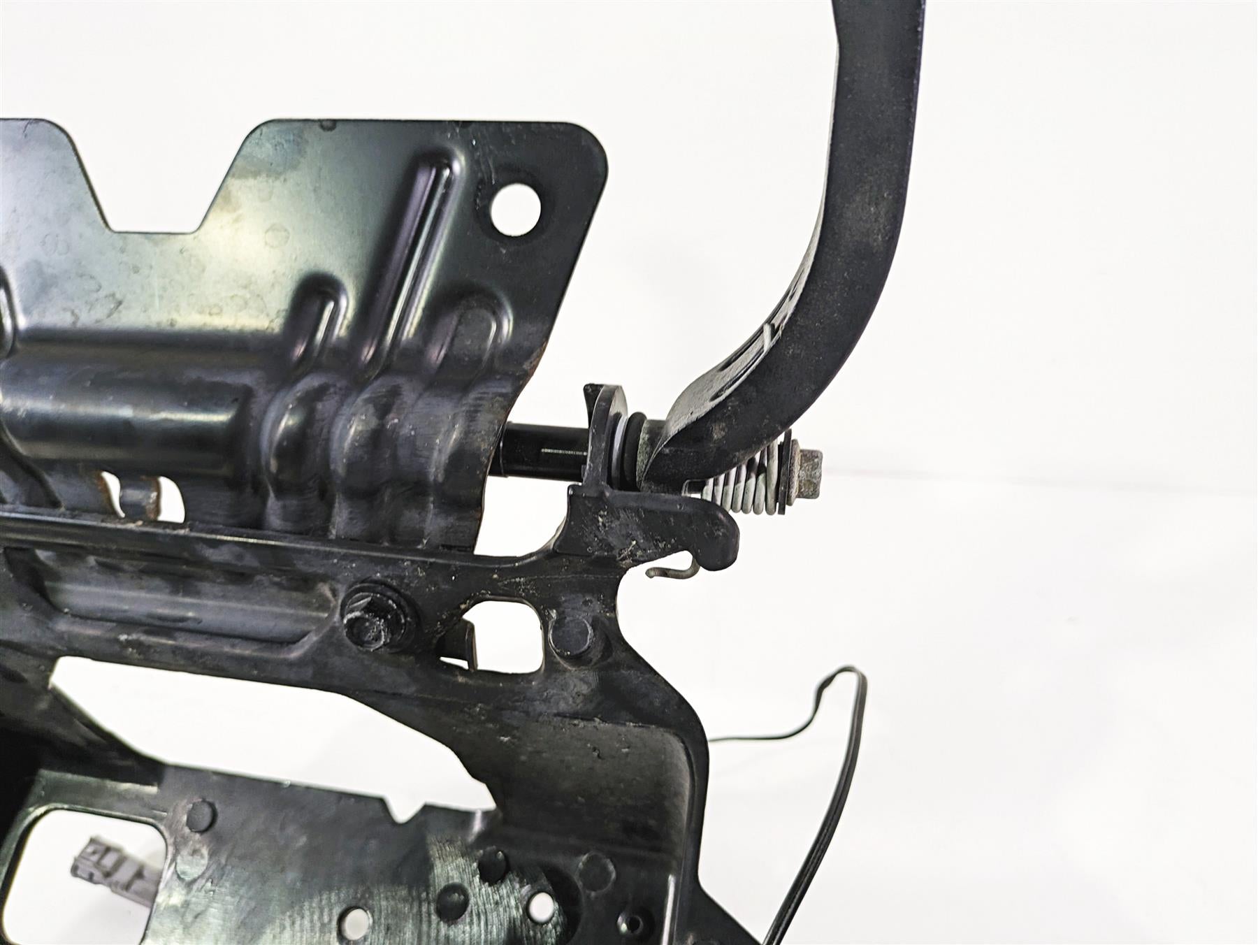 2018 Indian Chieftain Dark Horse Front Fairing Mount Holder Carrier 1020734 {{ shop.shopifyCountryName }} - Mototech271