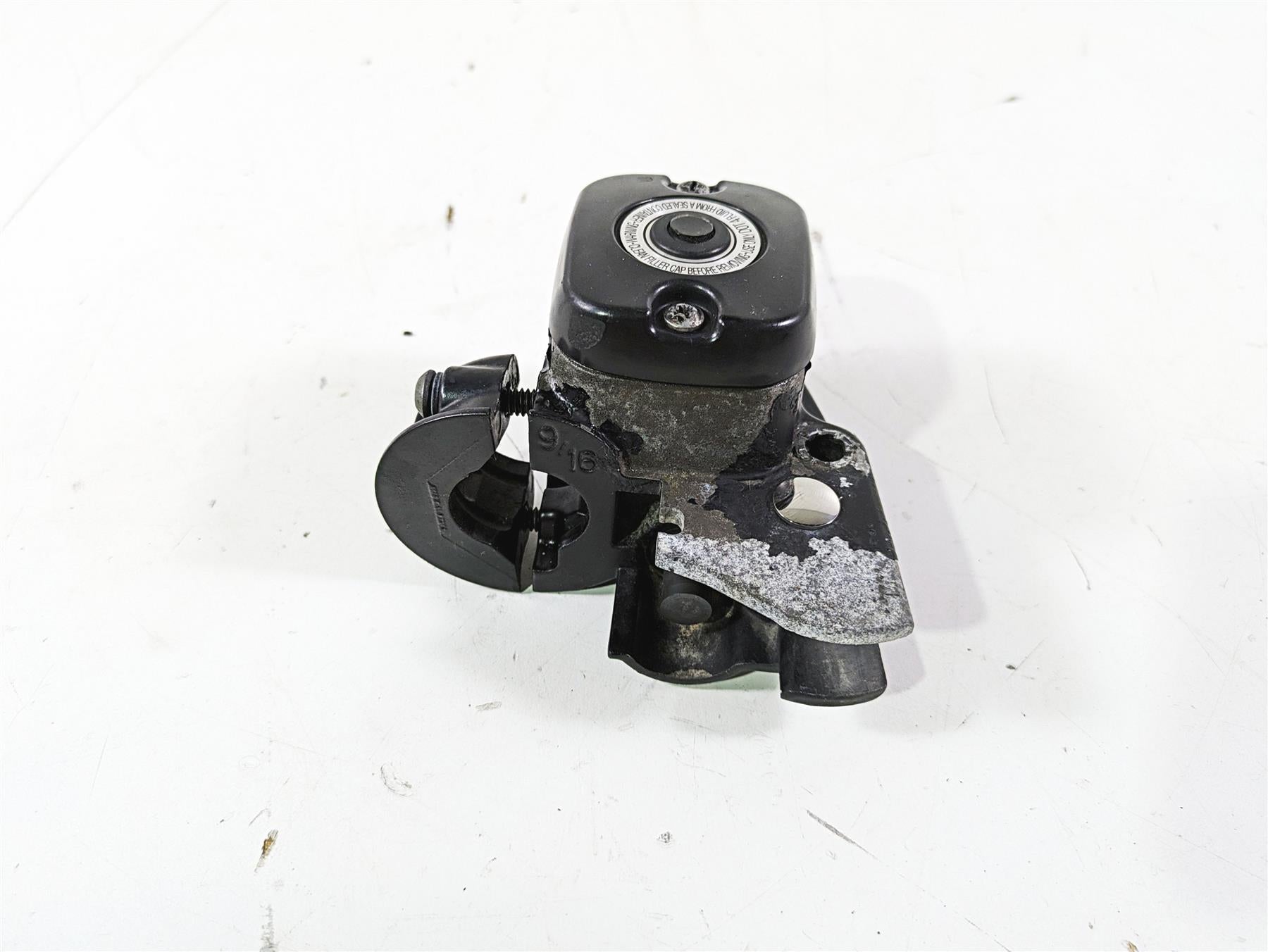 2012 Harley FLD Dyna Switchback Front Brake Master Cylinder 9/16" 45029-11C {{ shop.shopifyCountryName }} - Mototech271