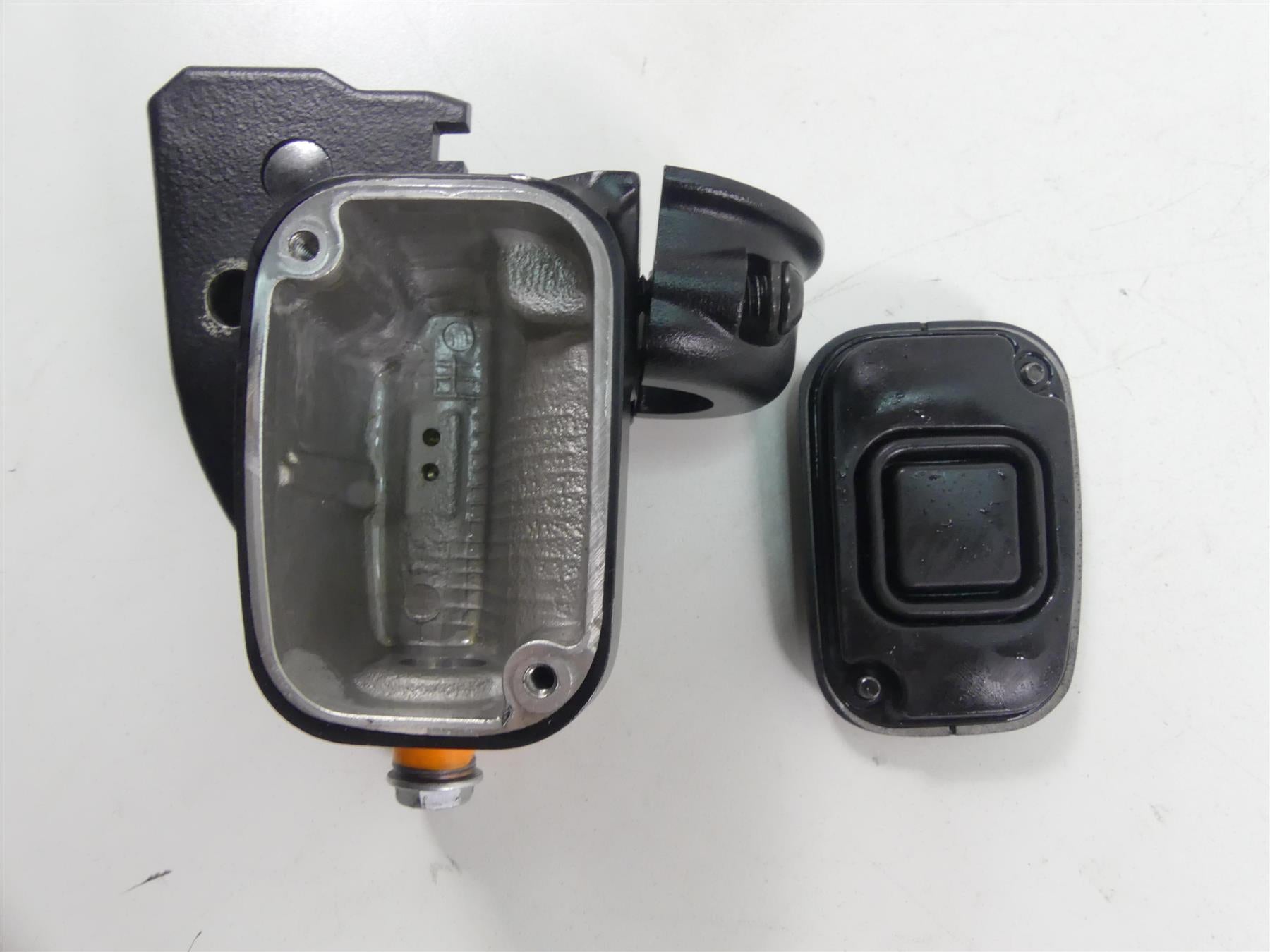 2022 Harley Softail FXBBS Street Bob Front Brake Master Cylinder 1/2" 41700233 {{ shop.shopifyCountryName }} - Mototech271