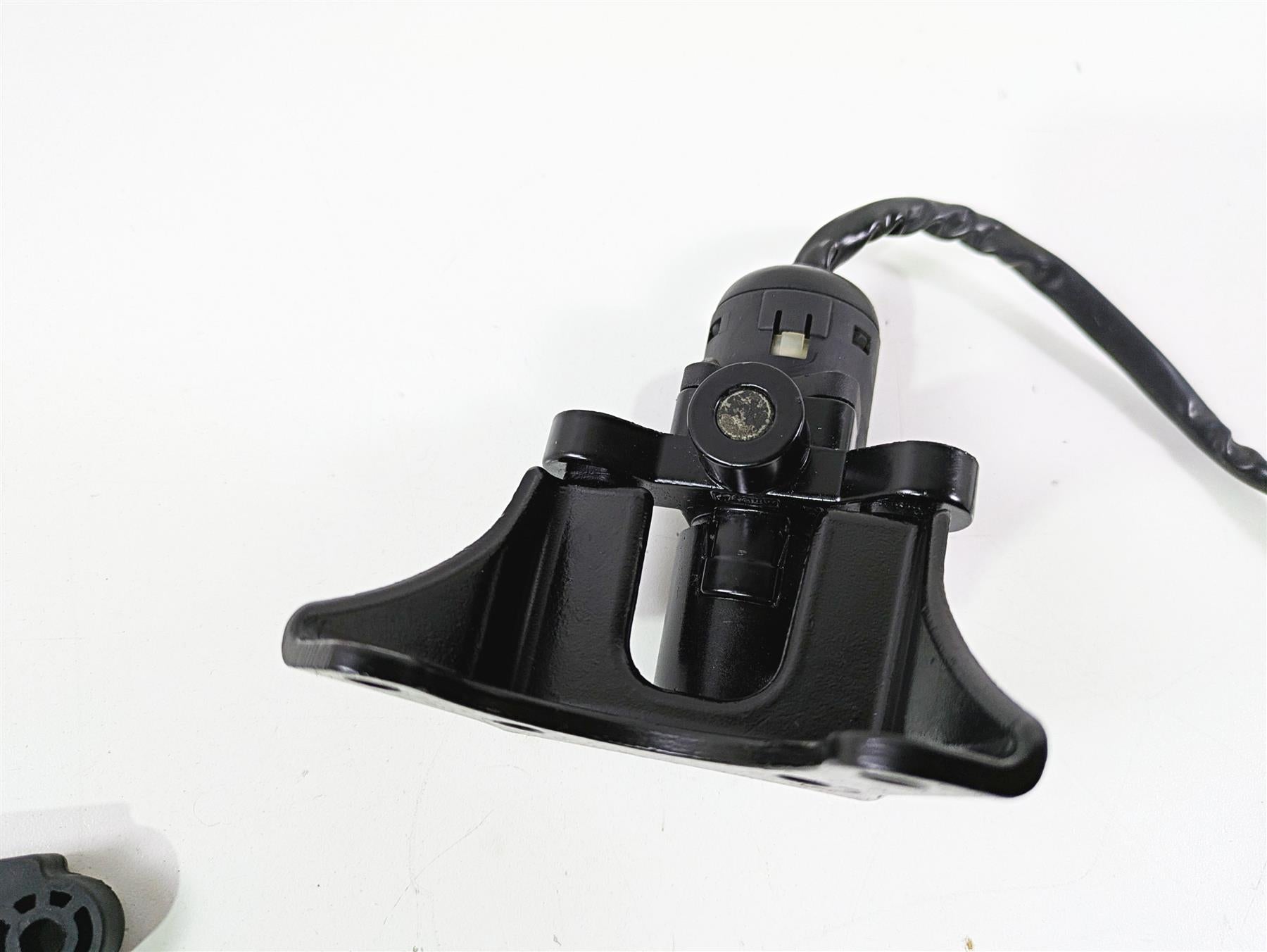2006 Triumph Rocket 3 Ignition Switch Key Lock Tank Cap Set T2501074 T2502540 {{ shop.shopifyCountryName }} - Mototech271