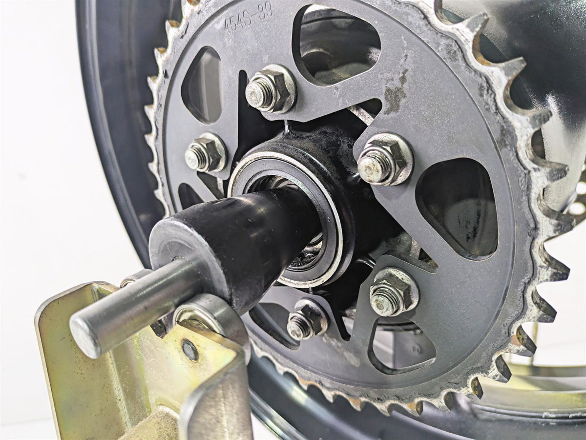 2016 Kawasaki ZX10R Ninja Straight 17x6 Rear Wheel Rim 41073-0688-18F {{ shop.shopifyCountryName }} - Mototech271