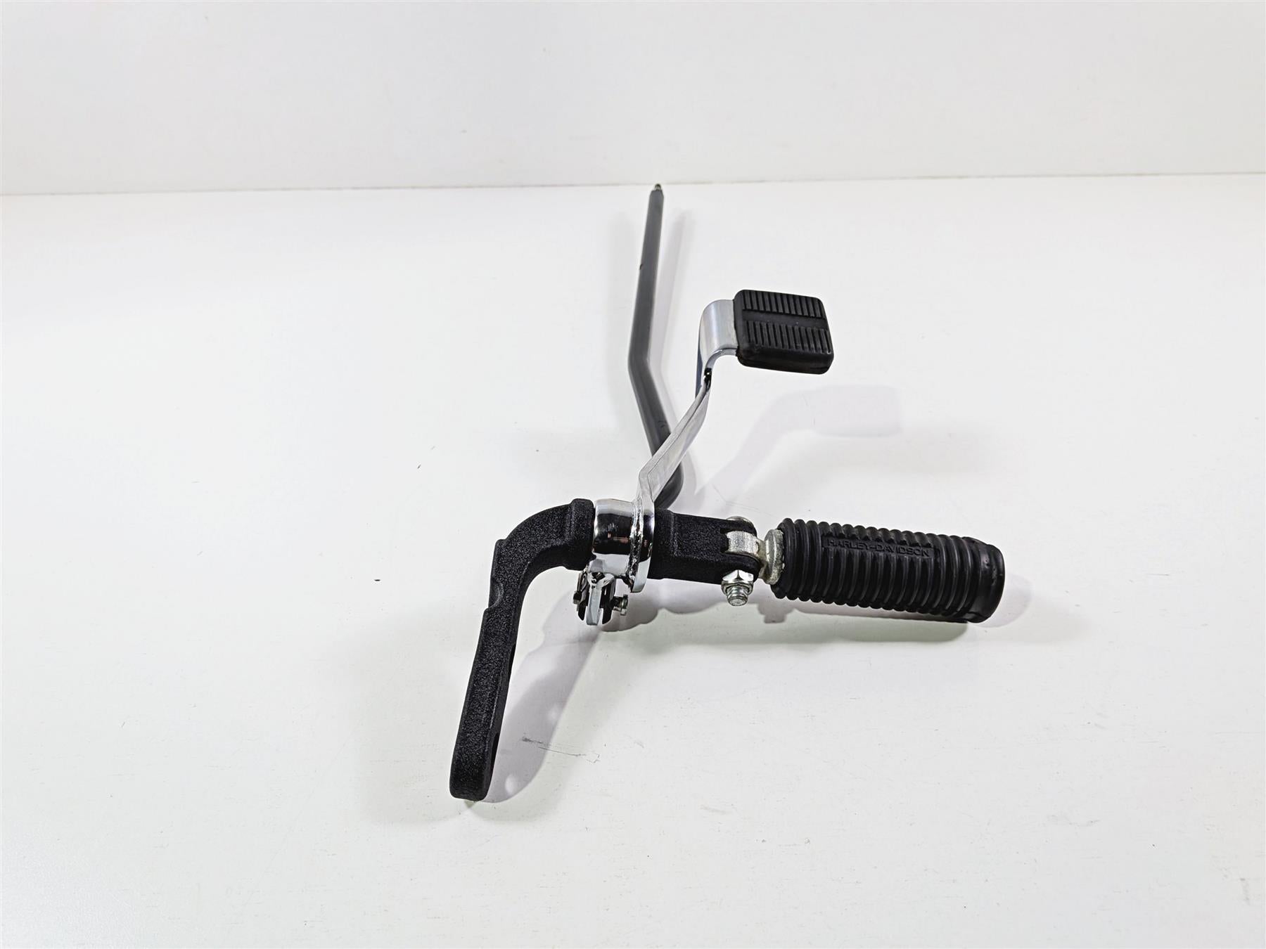 2011 Harley FXDF Dyna Fat Bob Front Right Forward Foot Peg & Br Pedal 42481-03A {{ shop.shopifyCountryName }} - Mototech271