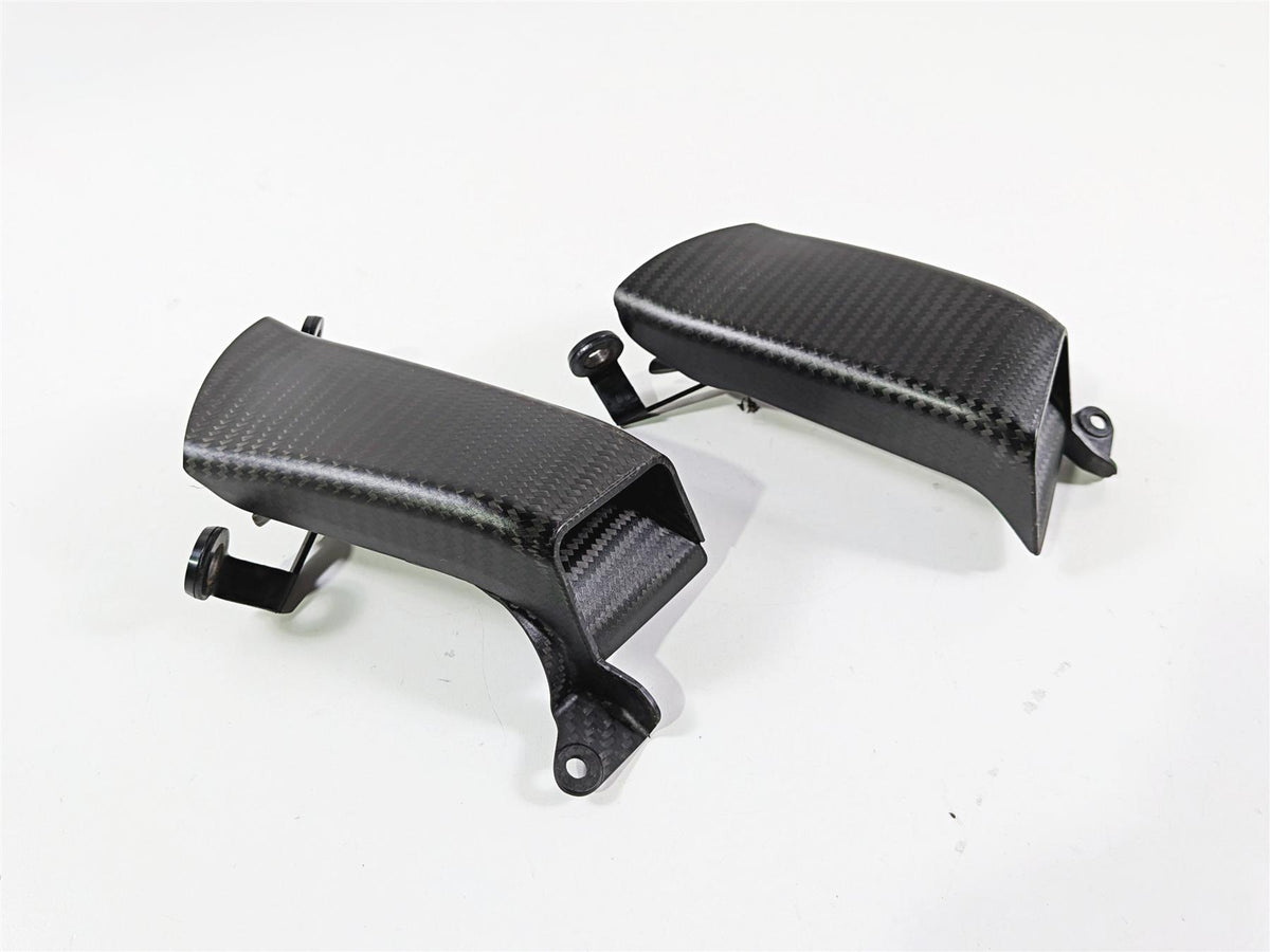 2018 Aprilia RSV4 RR Carbon Fiber Caliper Air Inlet 2B005507 2B005506 {{ shop.shopifyCountryName }} - Mototech271