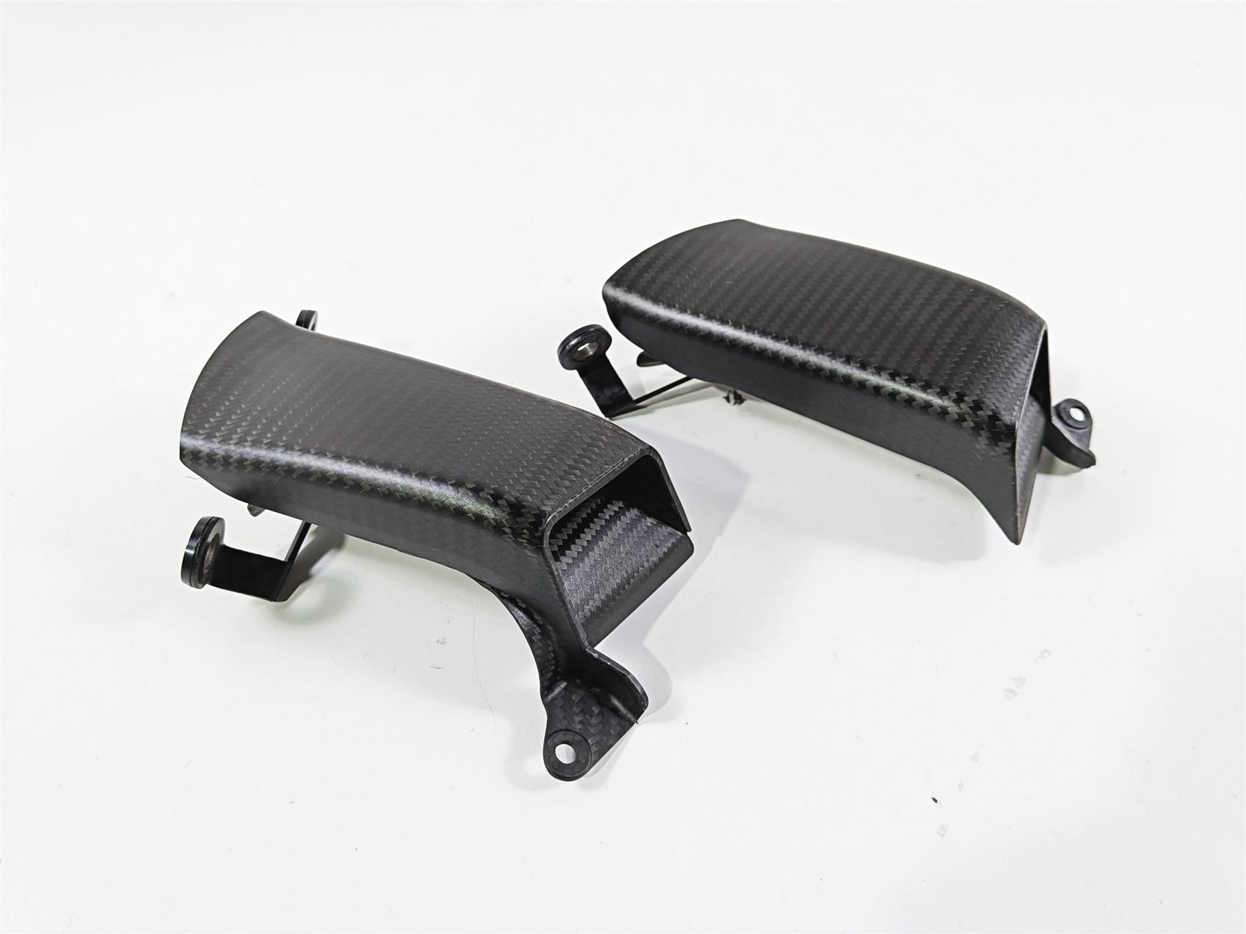2018 Aprilia RSV4 RR Carbon Fiber Caliper Air Inlet 2B005507 2B005506 {{ shop.shopifyCountryName }} - Mototech271