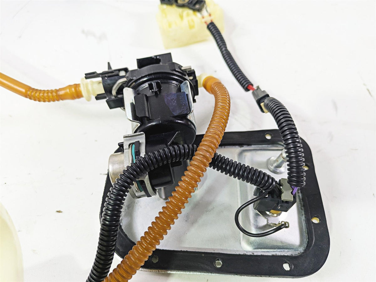 2014 Harley FLS Softail Slim Fuel Gas Petrol Pump - Tested 75252-11A 75284-08A {{ shop.shopifyCountryName }} - Mototech271