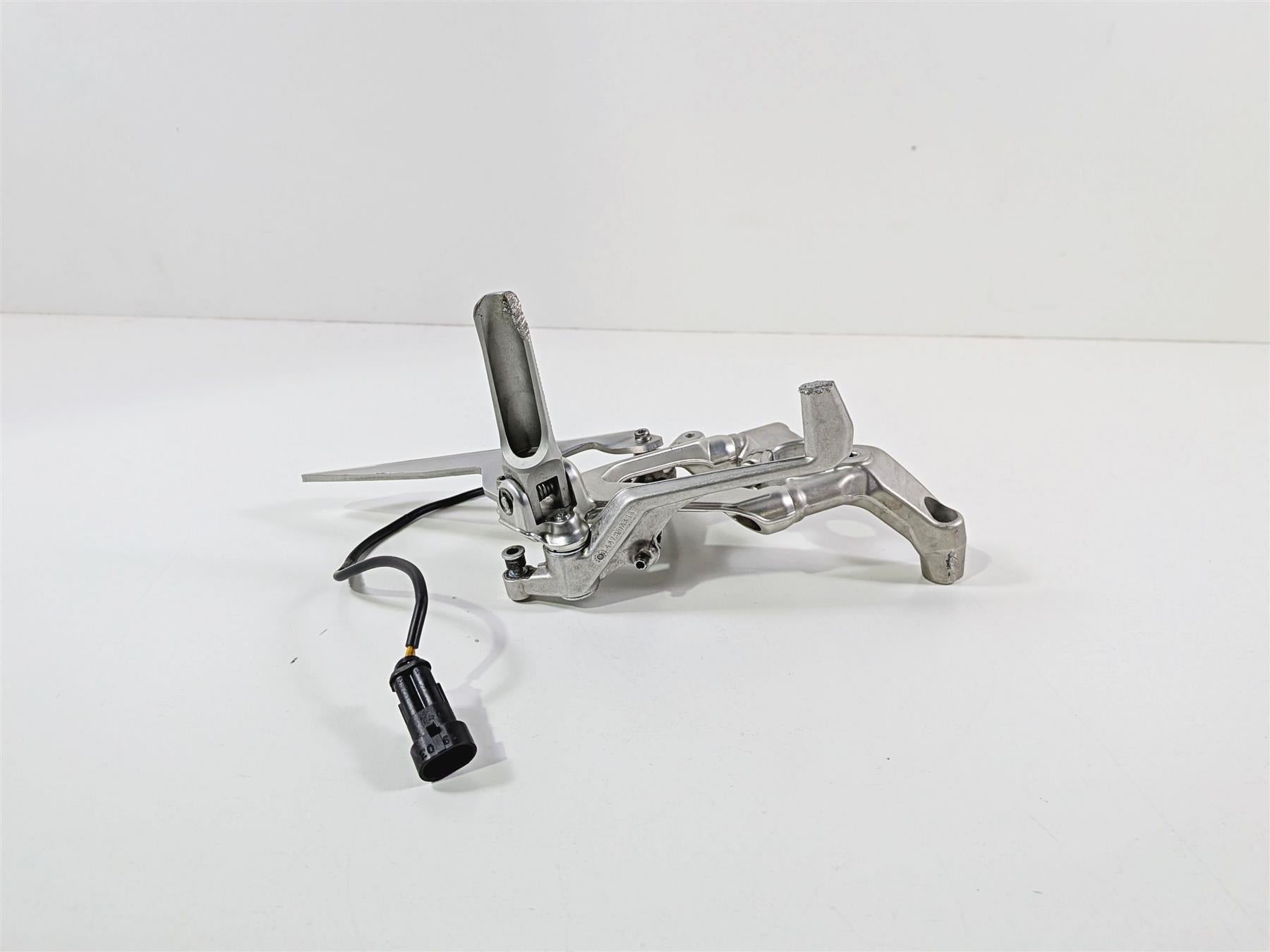 2019 Ducati 959 Panigale Right Foot Peg Mount & Brake Pedal Set 8291E071AA {{ shop.shopifyCountryName }} - Mototech271