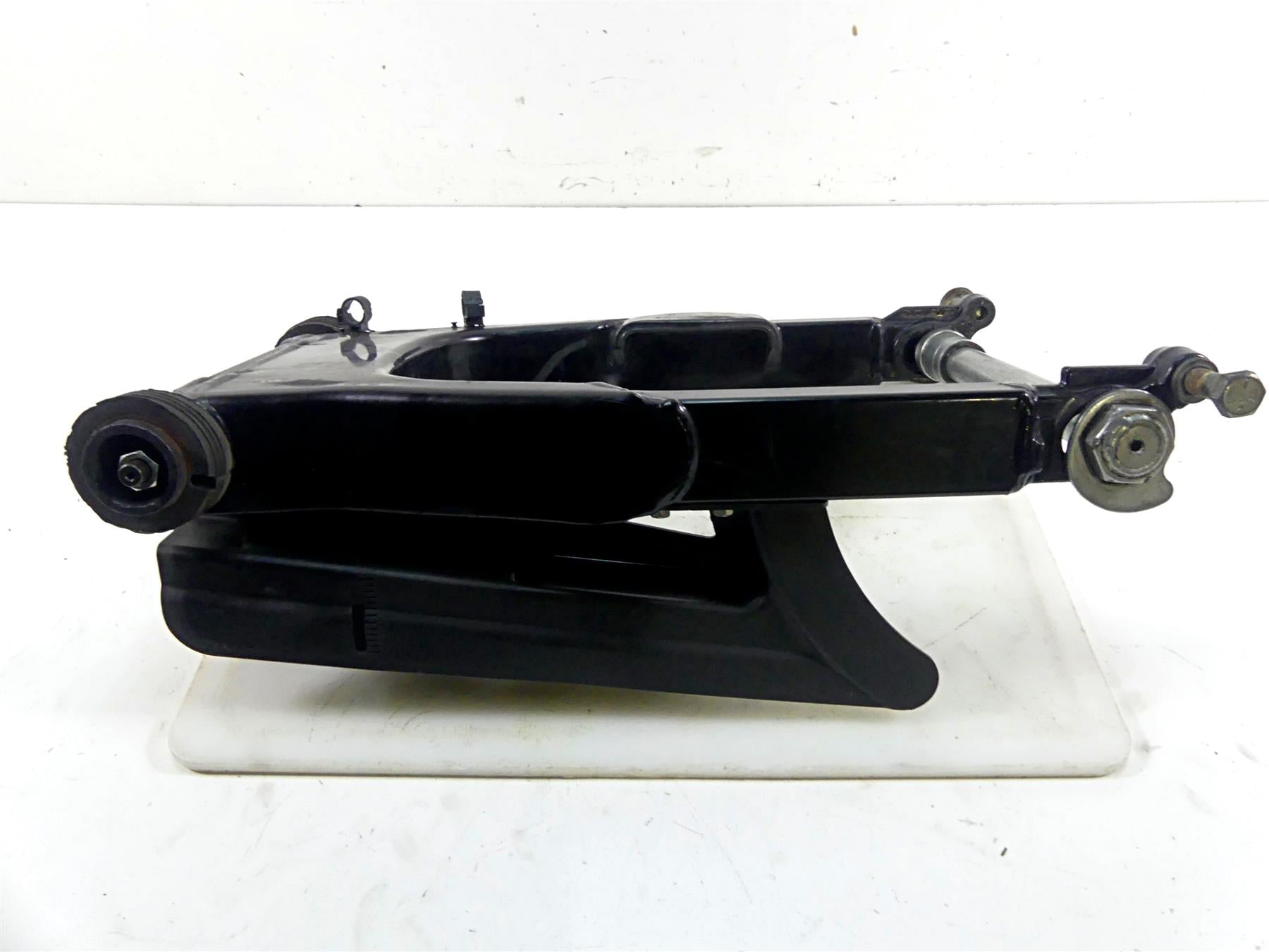 2007 Harley Touring FLHRC Road King Rear Swingarm Swing Arm + 1" Axle 47549-02A {{ shop.shopifyCountryName }} - Mototech271