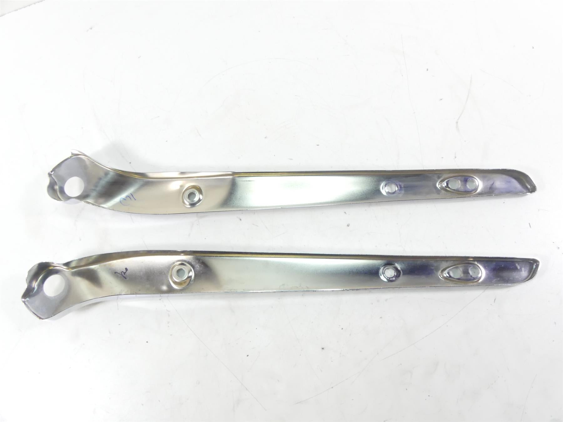 2009 Harley FXDF Dyna Fat Bob Rear Chrome Fender Struts Braces 59281-08 59410-08 {{ shop.shopifyCountryName }} - Mototech271