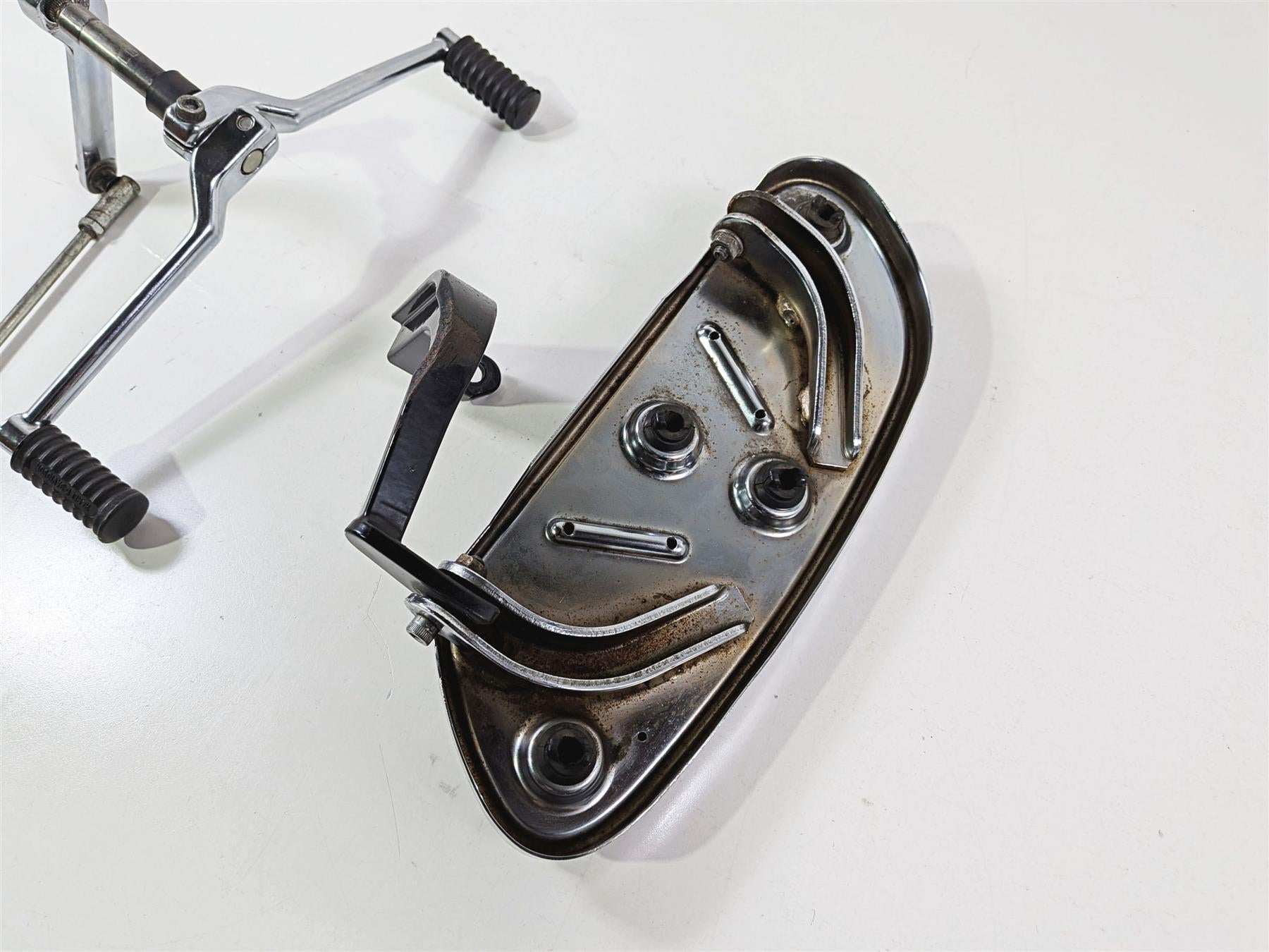 2016 Harley Touring FLHX Street Glide Left Floor Board & Shifter -Read 50622-09A {{ shop.shopifyCountryName }} - Mototech271