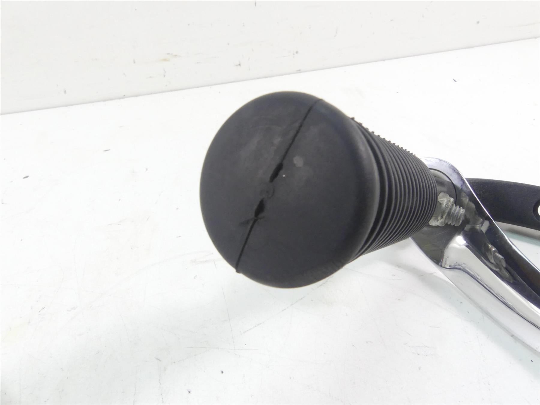 2015 Harley FXDF Dyna Fat Bob Front Right Fw Foot Peg + Brake Pedal 42663-03 {{ shop.shopifyCountryName }} - Mototech271