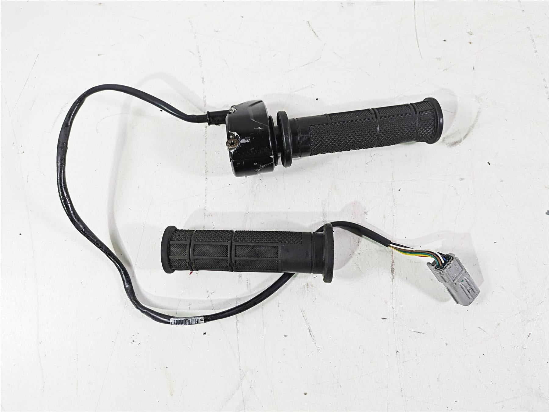 2018 Ducati Hypermotard 939 SP Ride By Wire Throttle Grip READ 66020033E {{ shop.shopifyCountryName }} - Mototech271
