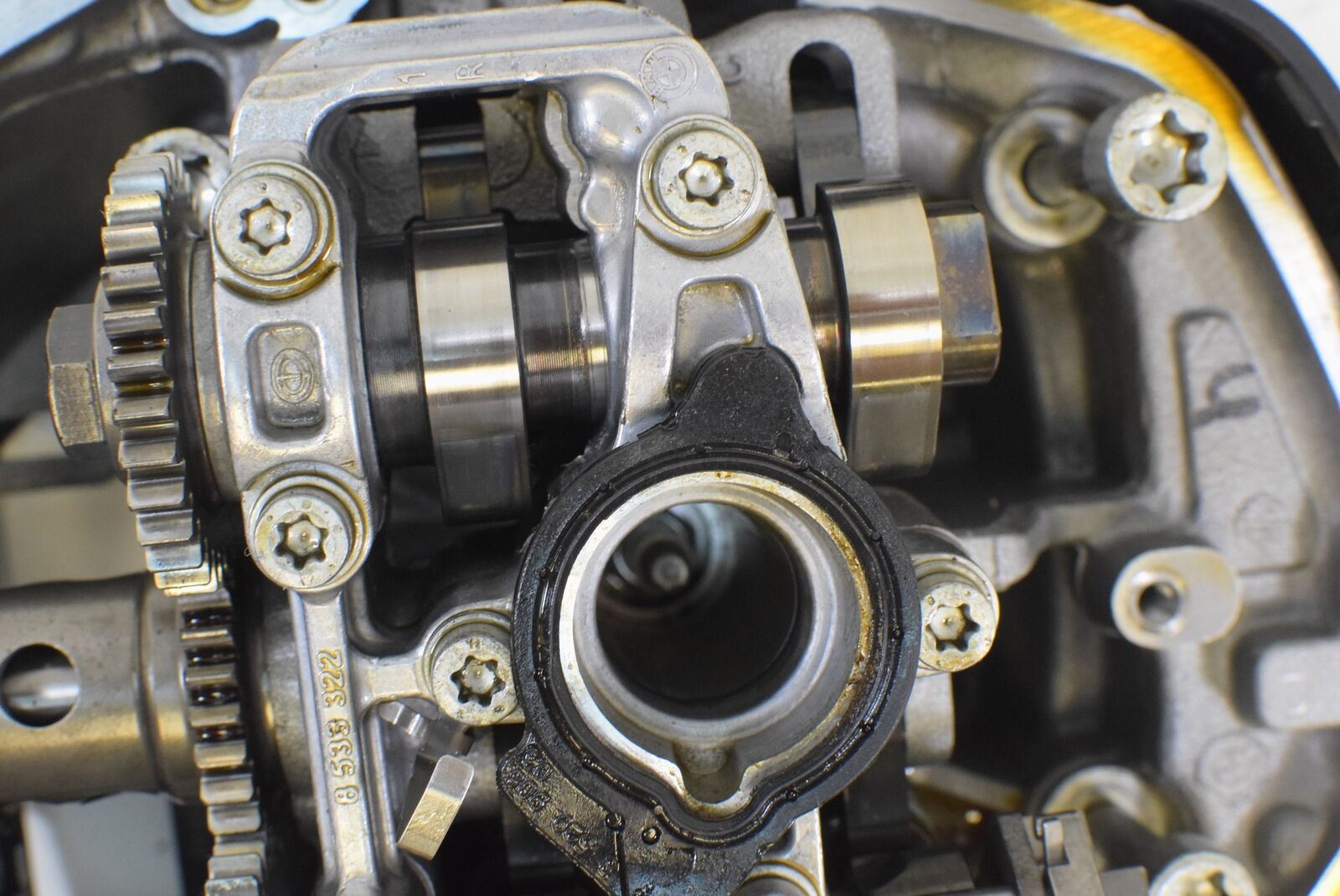 2016 BMW R1200R R1200 R K53 Right Cylinderhead Cylinder Head -Tested 11128546332 {{ shop.shopifyCountryName }} - Mototech271