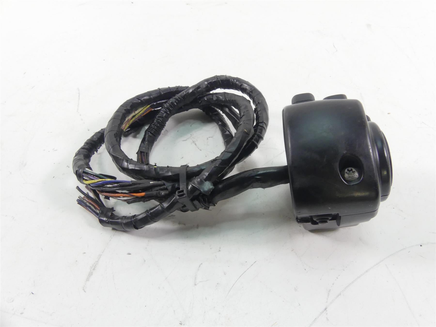 2011 Harley Touring FLTRU Road Glide Left Audio Control Switch - Read 71684-06A {{ shop.shopifyCountryName }} - Mototech271