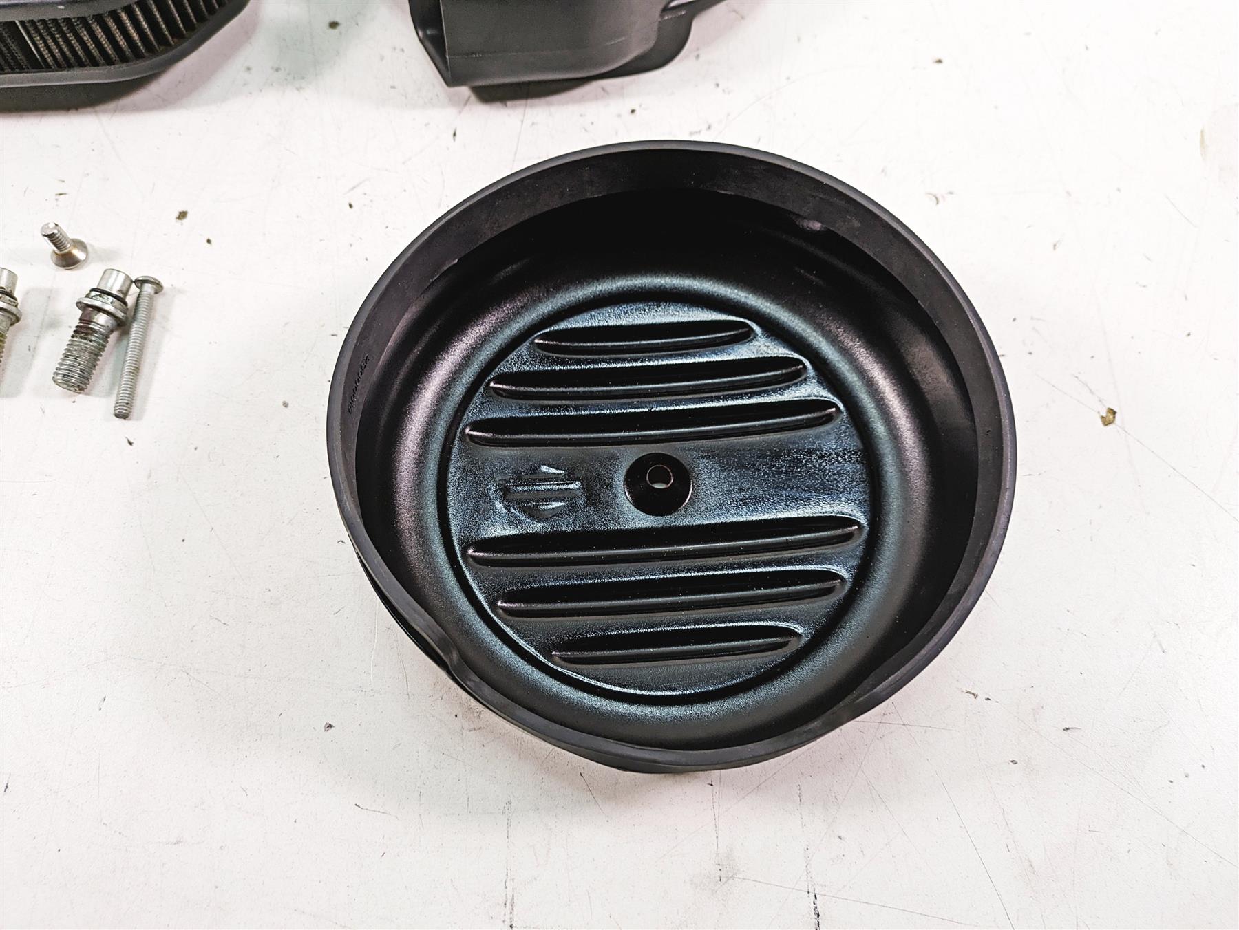 2019 Harley XL883N Sportster Iron Air Cleaner Breather Filter 29000015A 61300541 {{ shop.shopifyCountryName }} - Mototech271